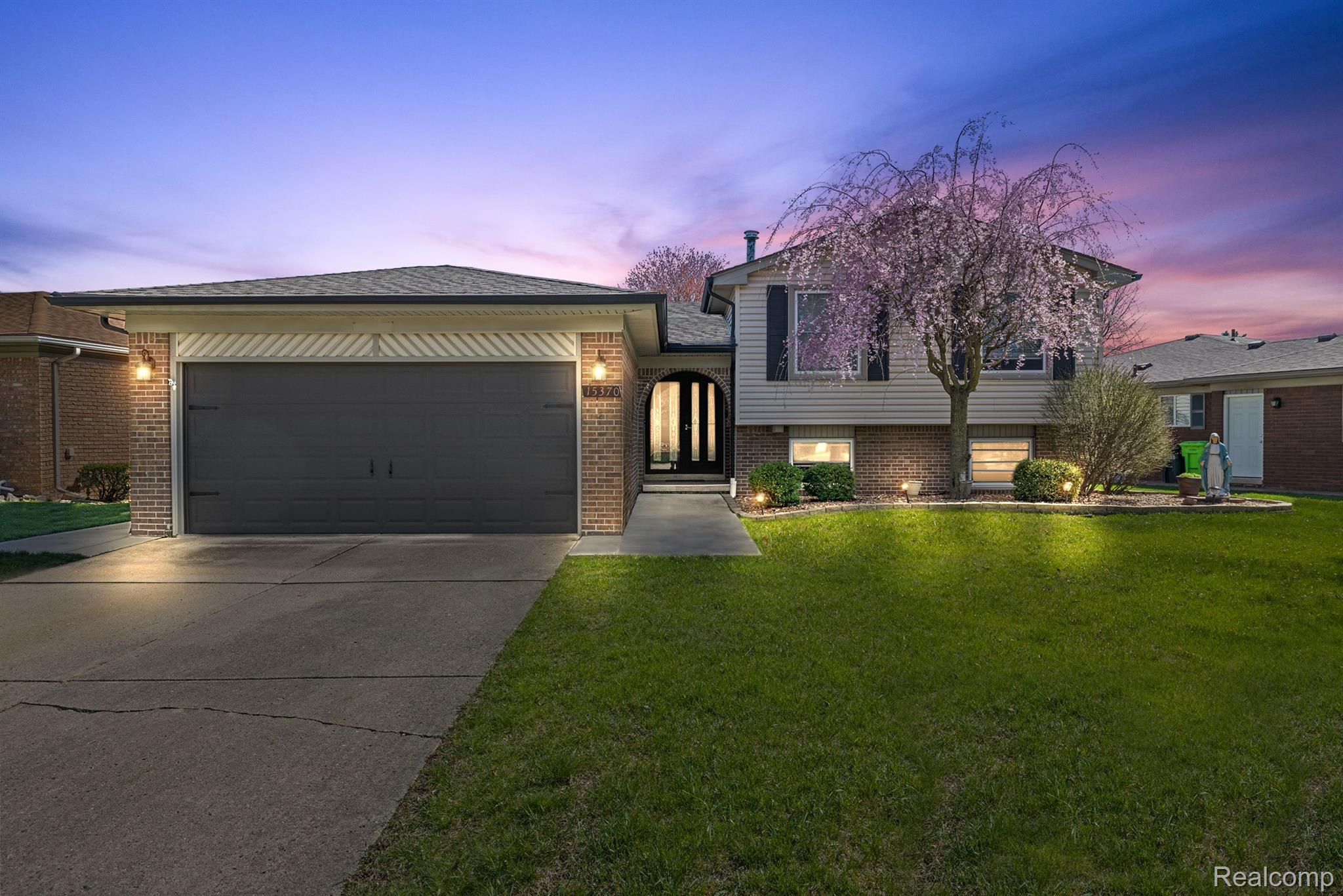 15370 VALERIE DRIVE