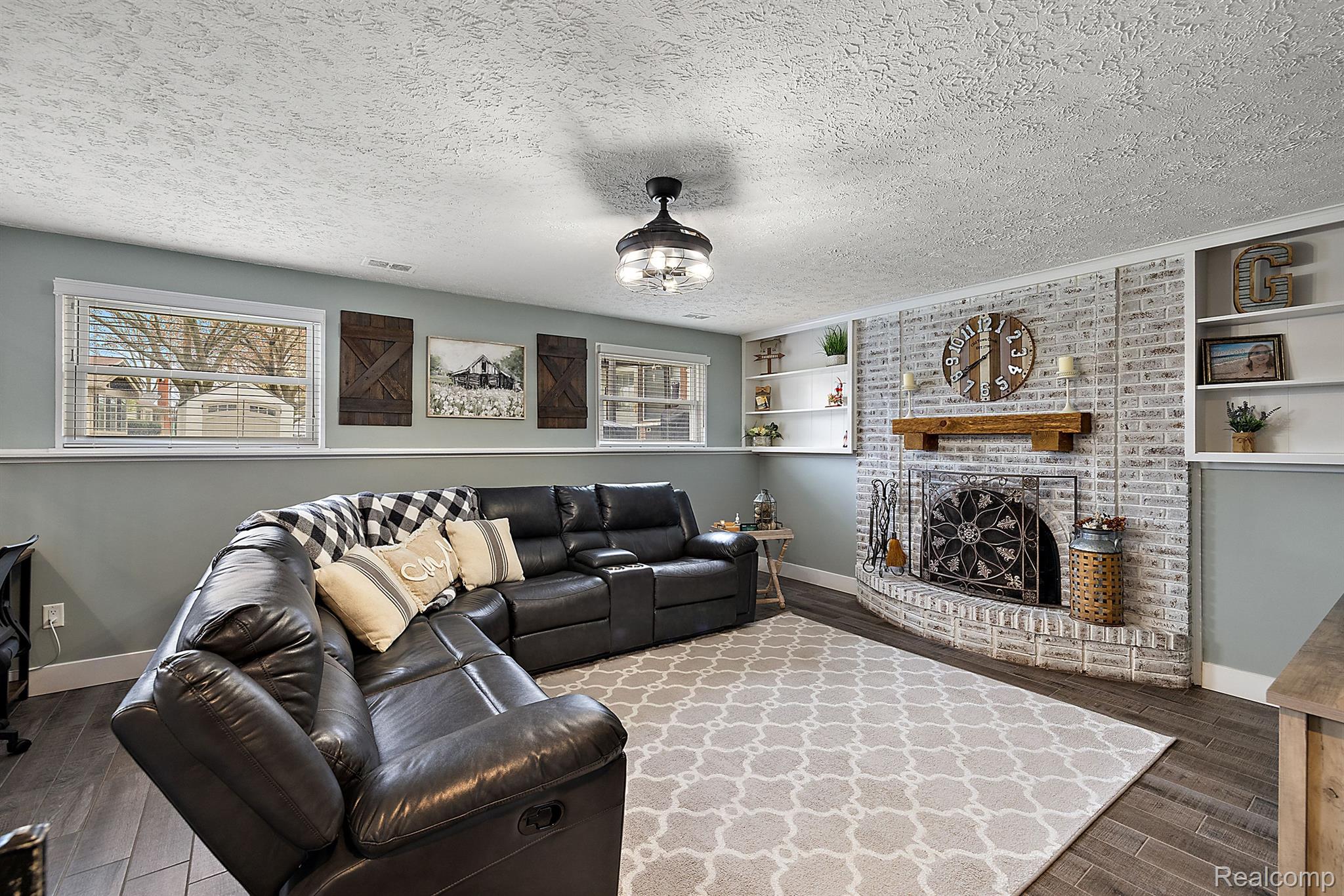 15370 VALERIE DRIVE