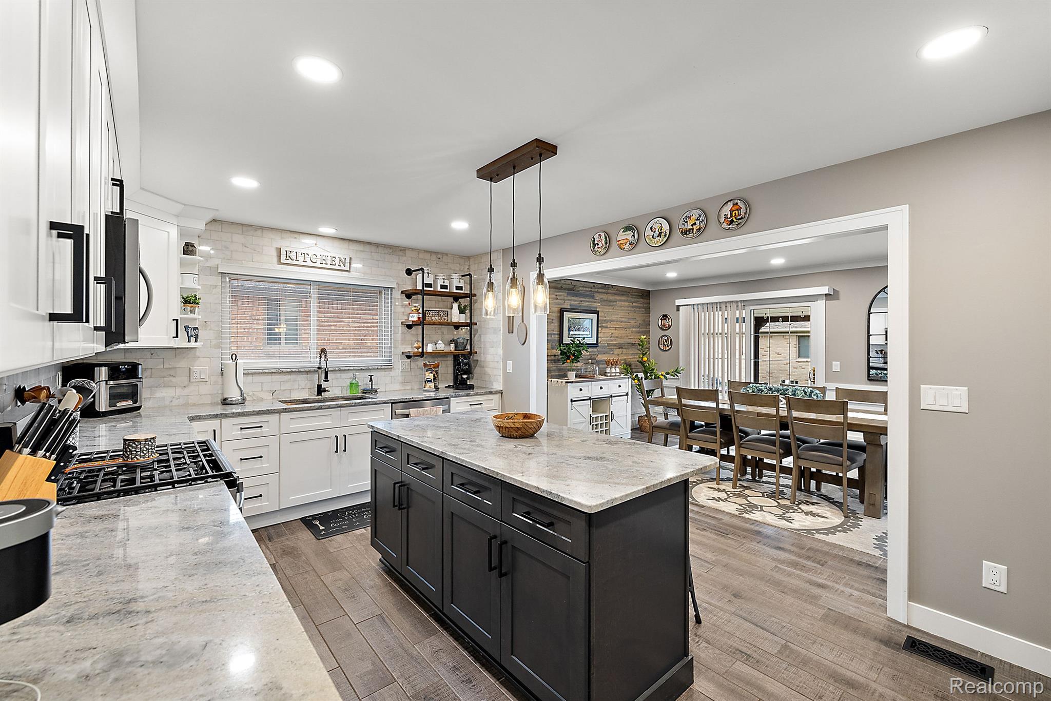 15370 VALERIE DRIVE