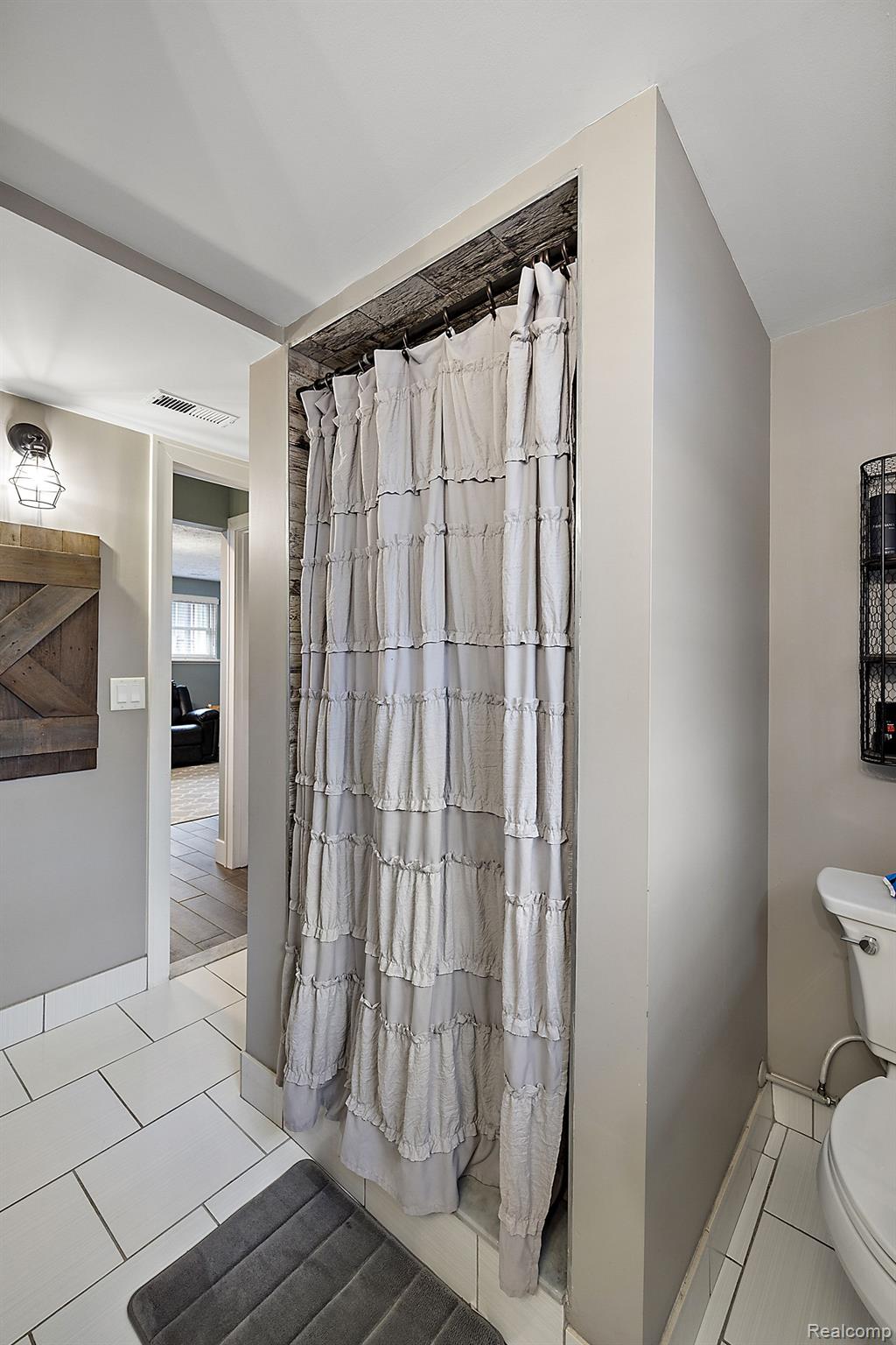 15370 VALERIE DRIVE
