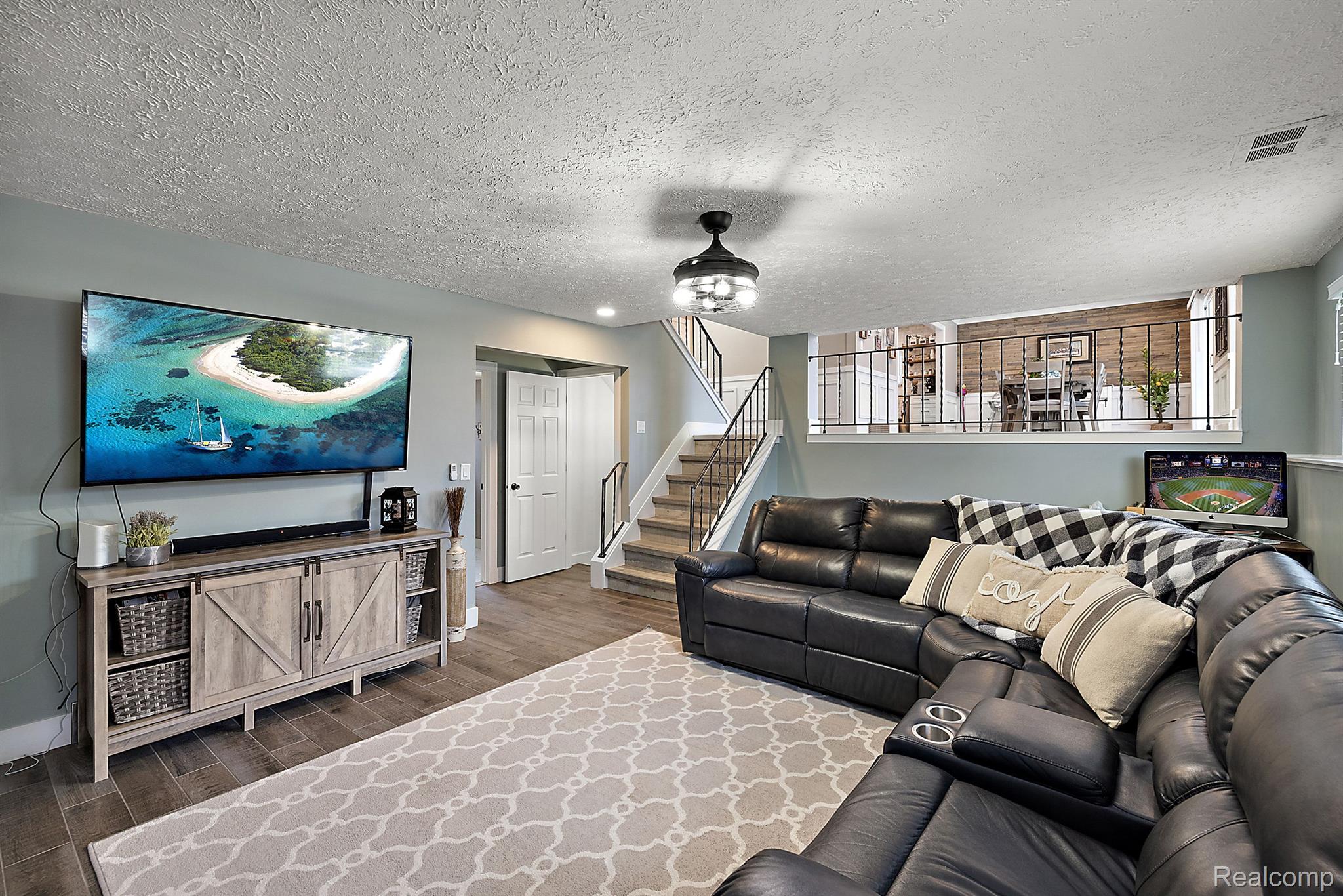 15370 VALERIE DRIVE