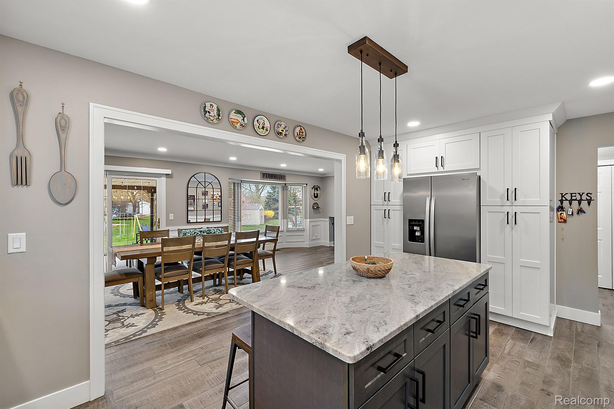 15370 VALERIE DRIVE