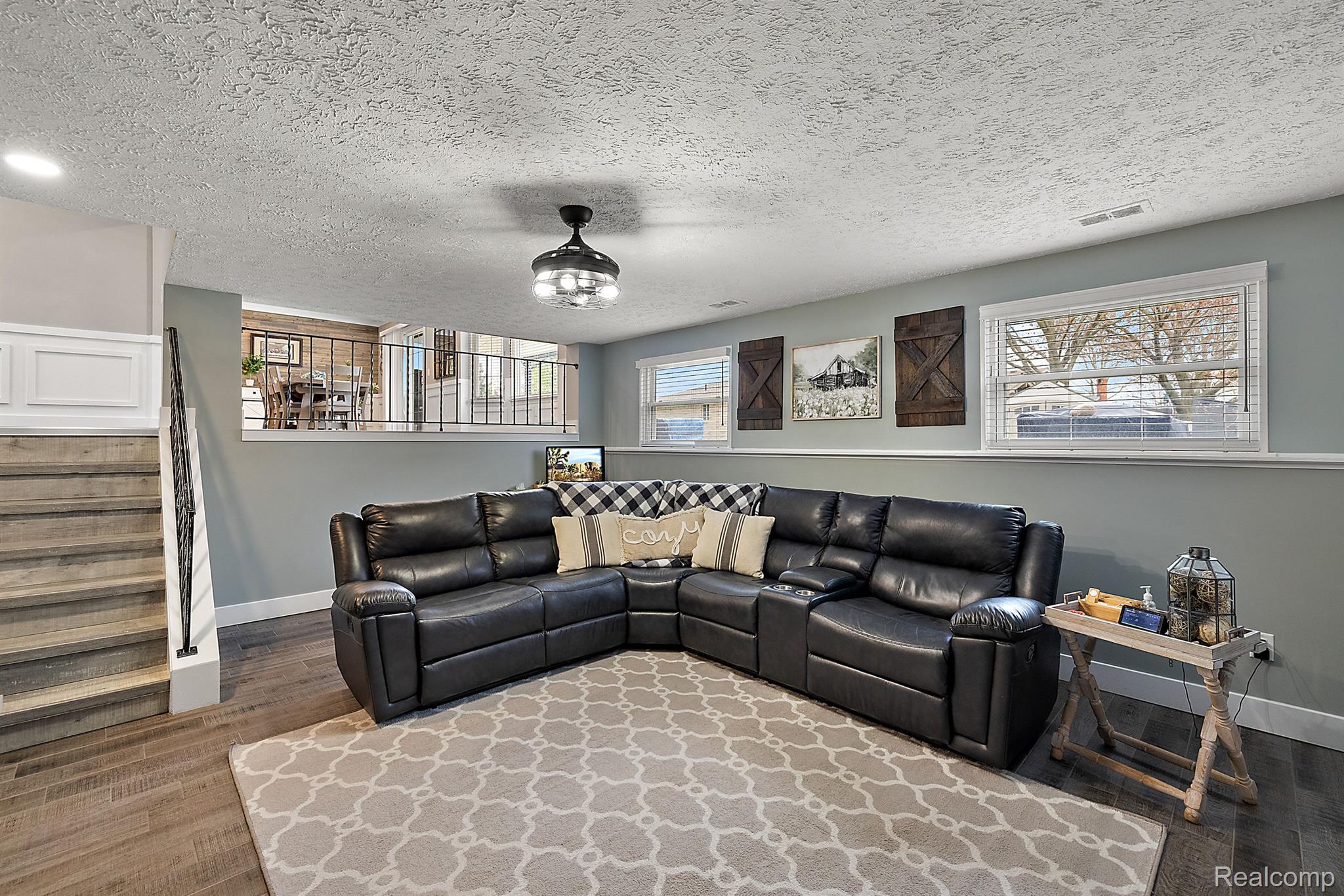 15370 VALERIE DRIVE