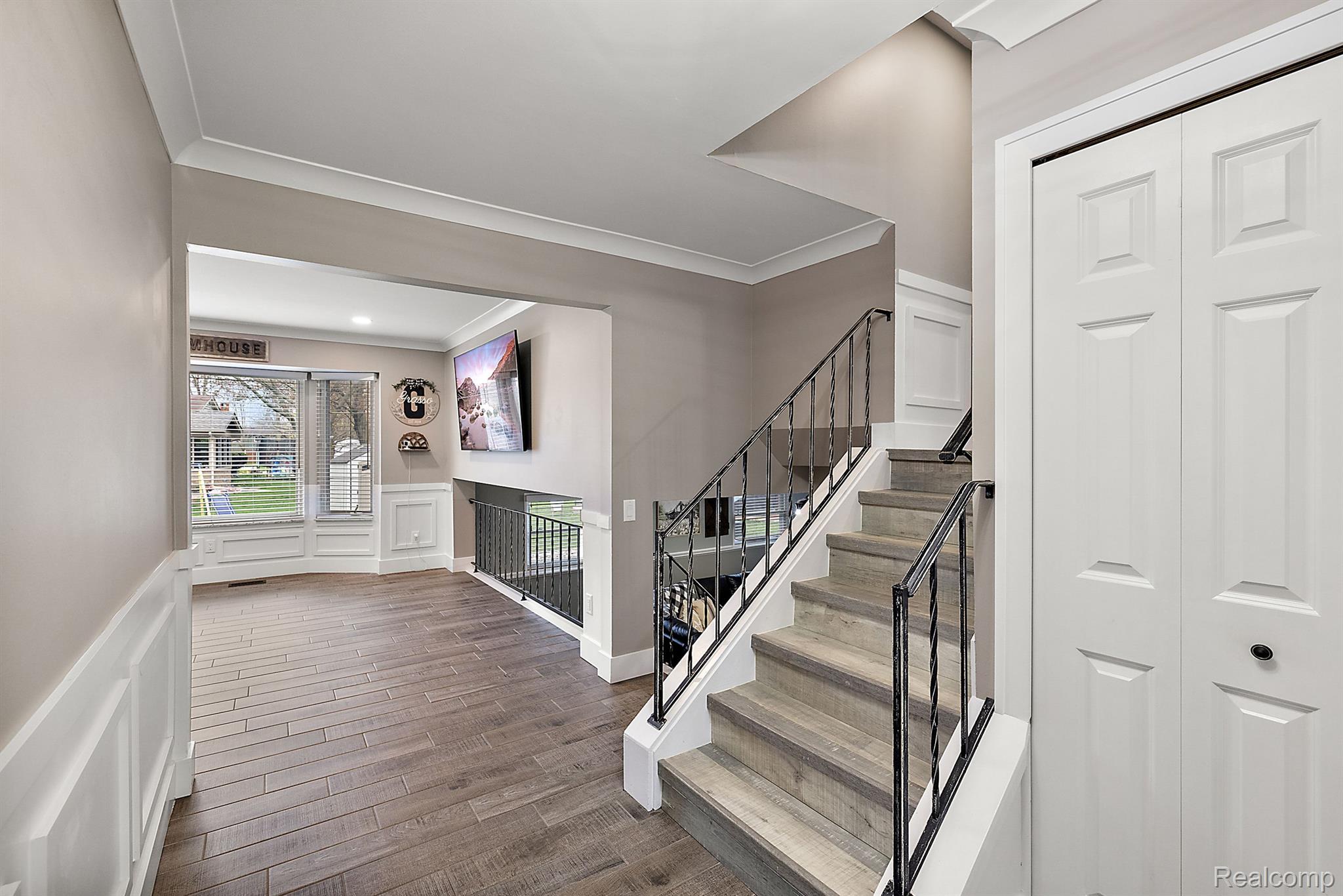 15370 VALERIE DRIVE