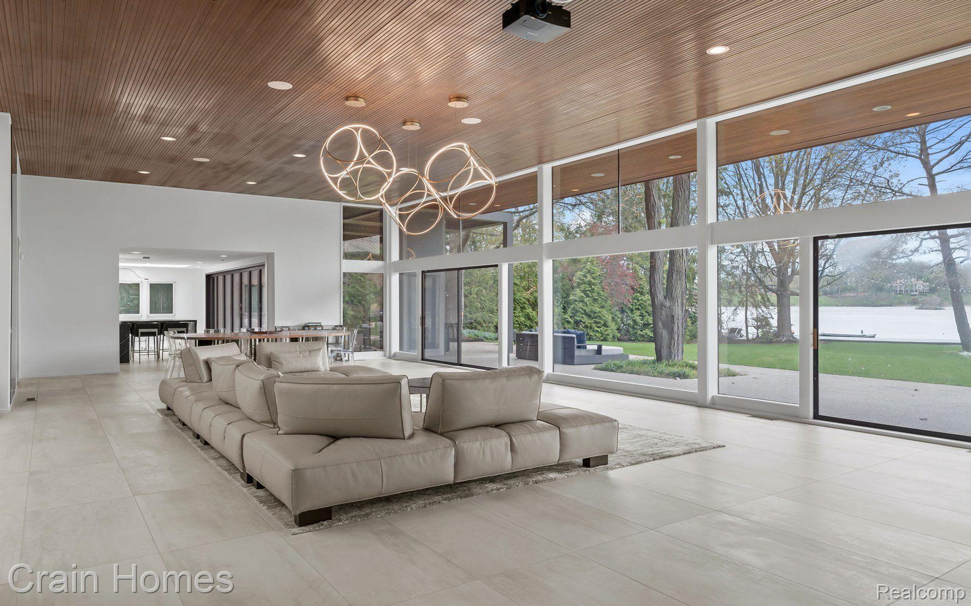 3897 LAKELAND LANE