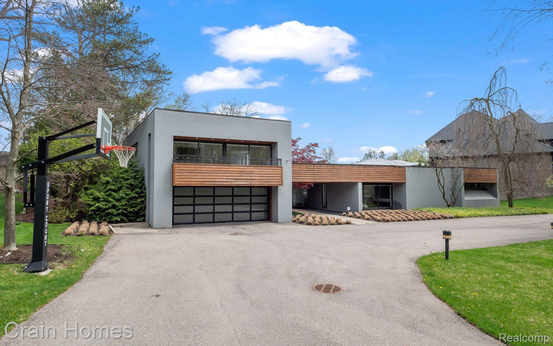 3897 LAKELAND LANE