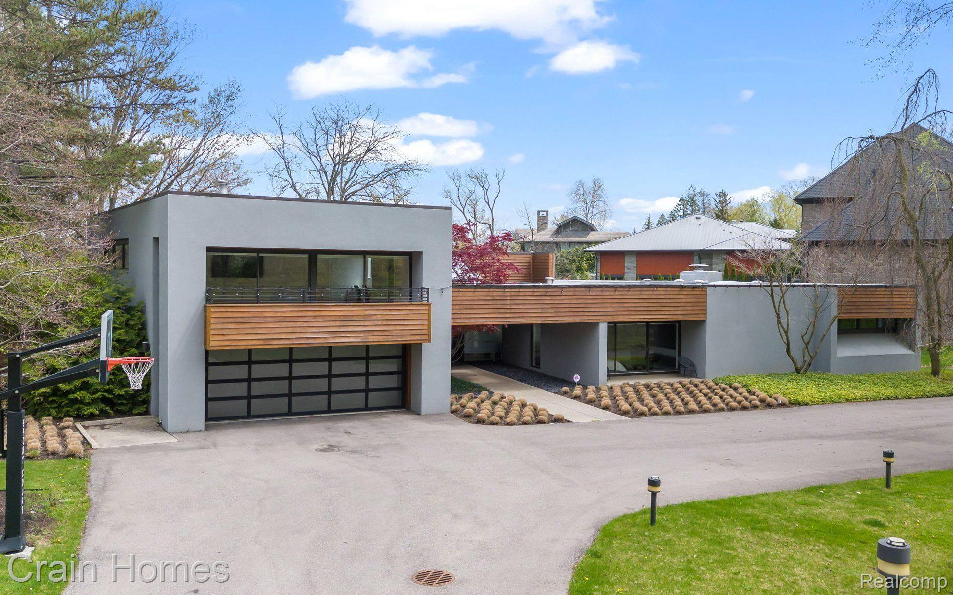 3897 LAKELAND LANE