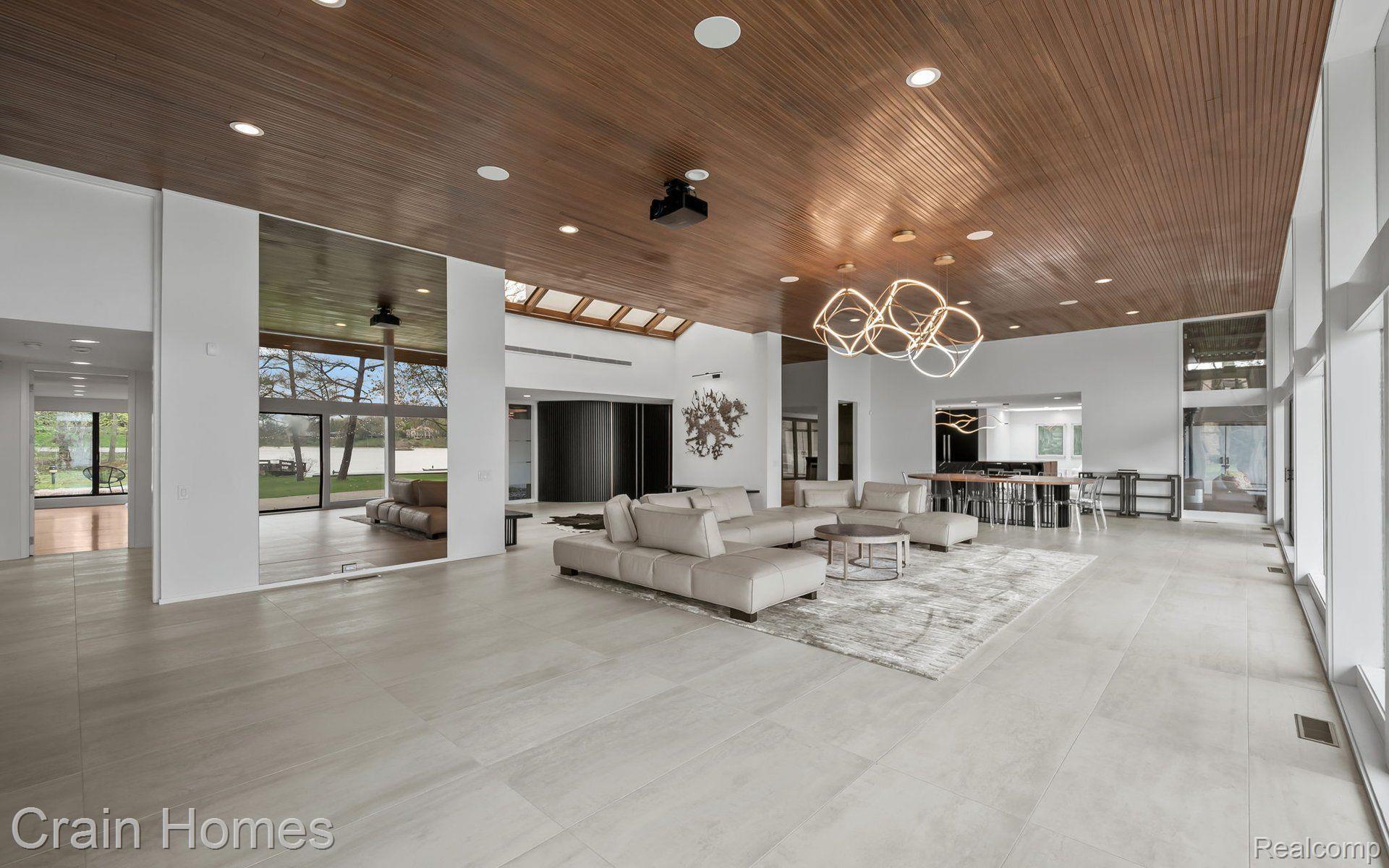 3897 LAKELAND LANE