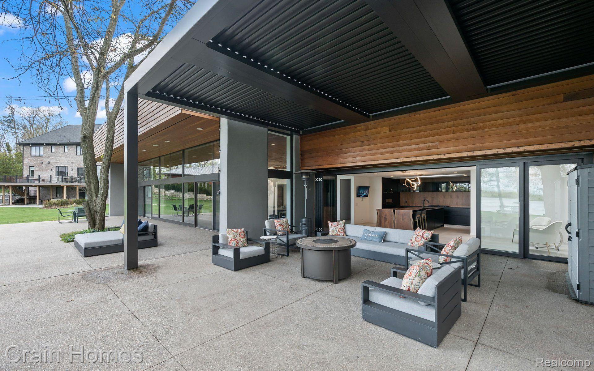 3897 LAKELAND LANE