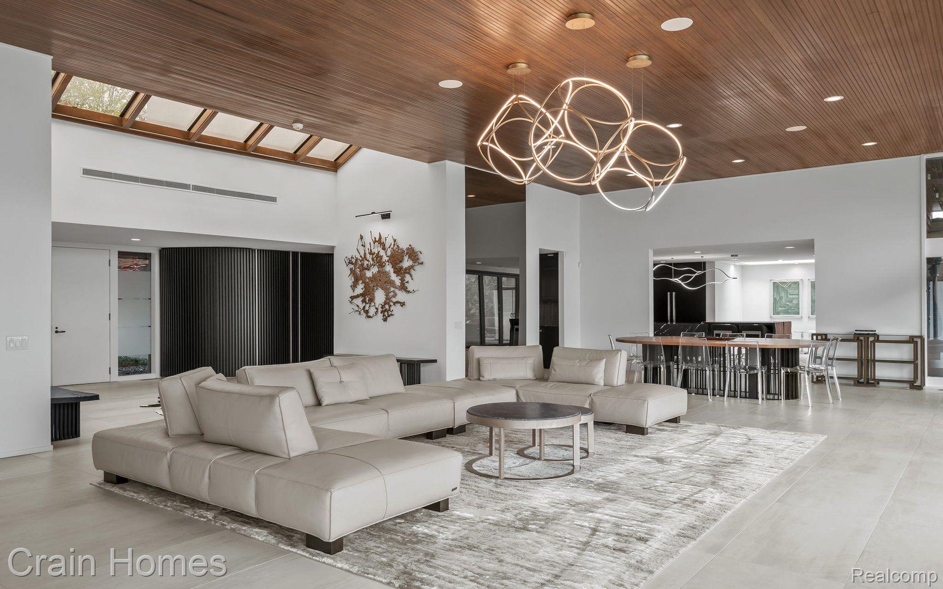 3897 LAKELAND LANE