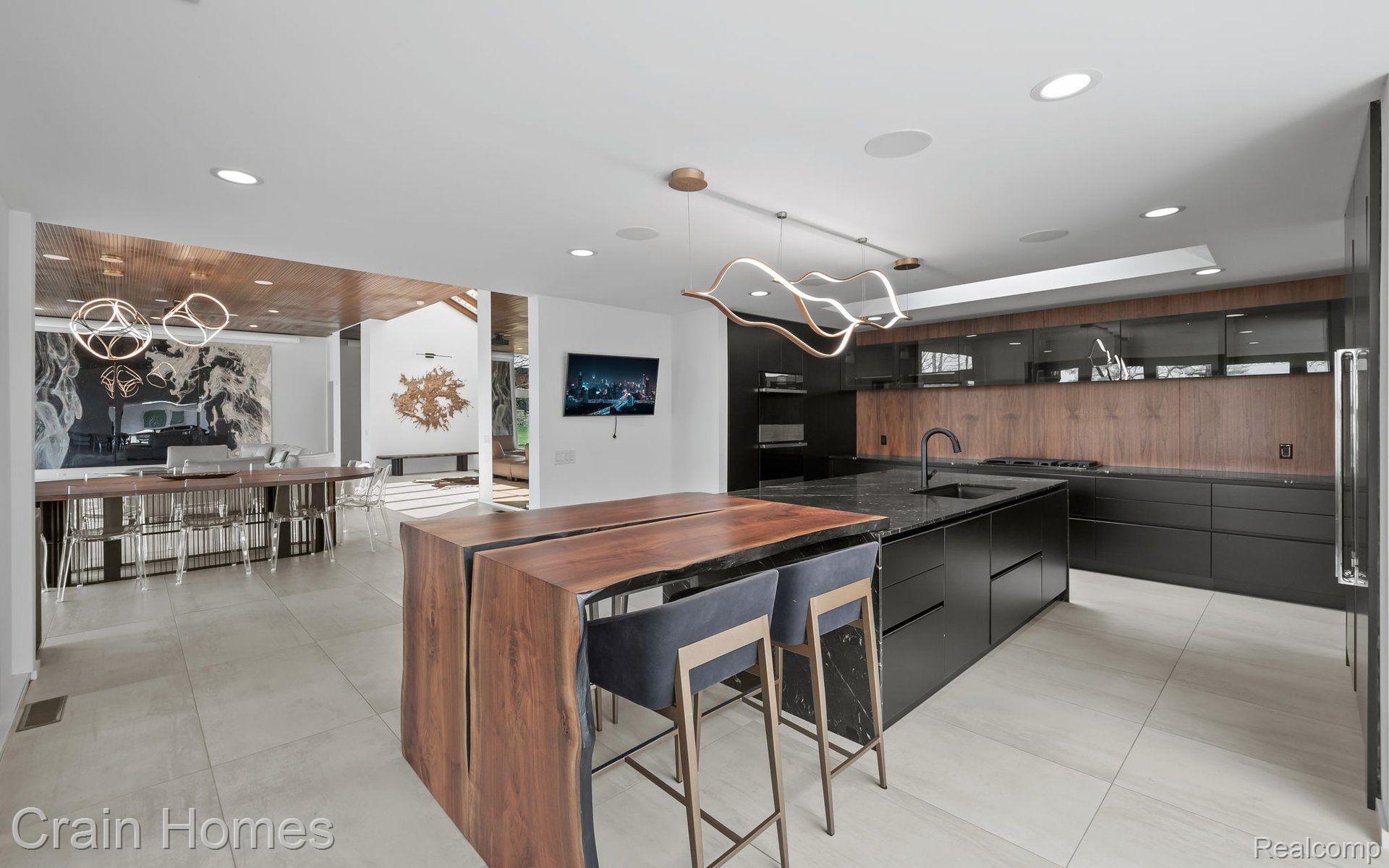 3897 LAKELAND LANE