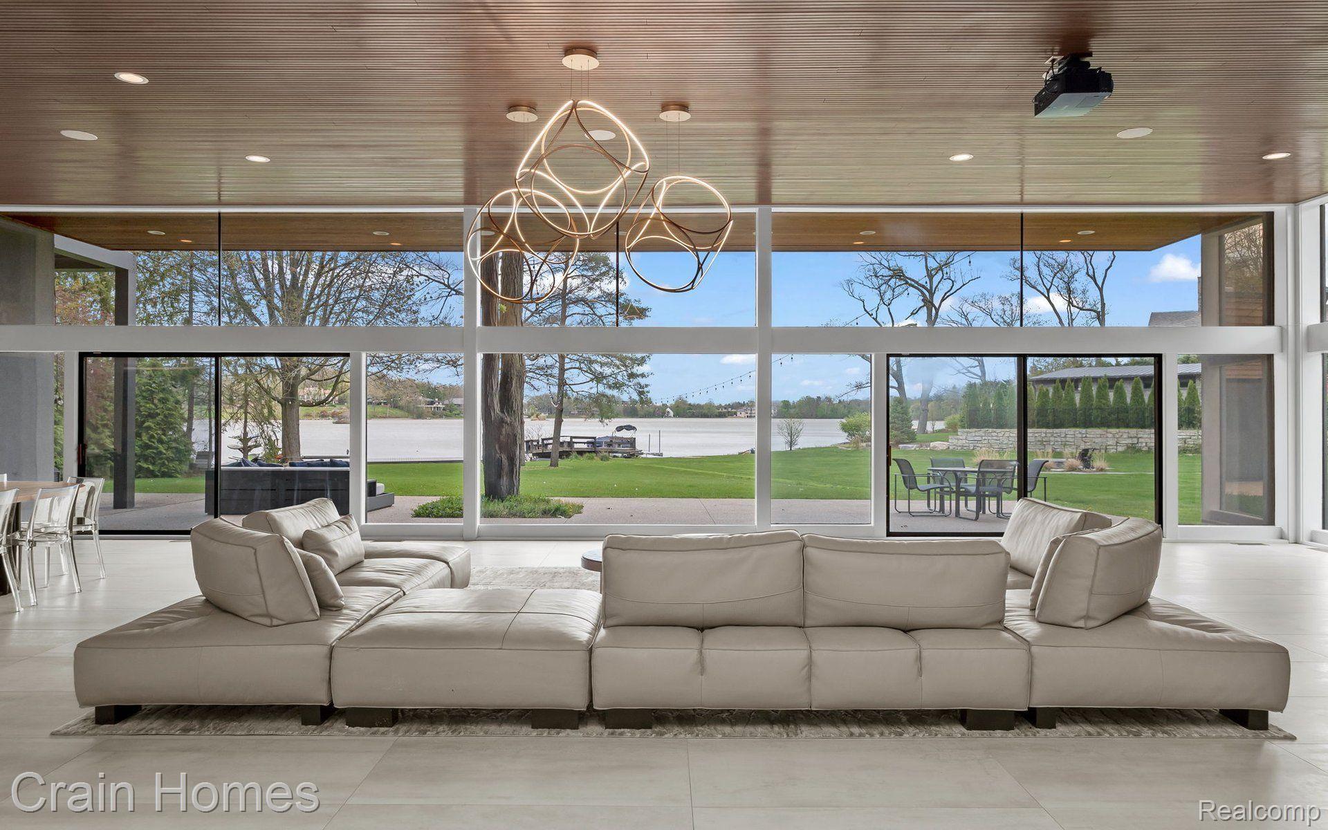 3897 LAKELAND LANE