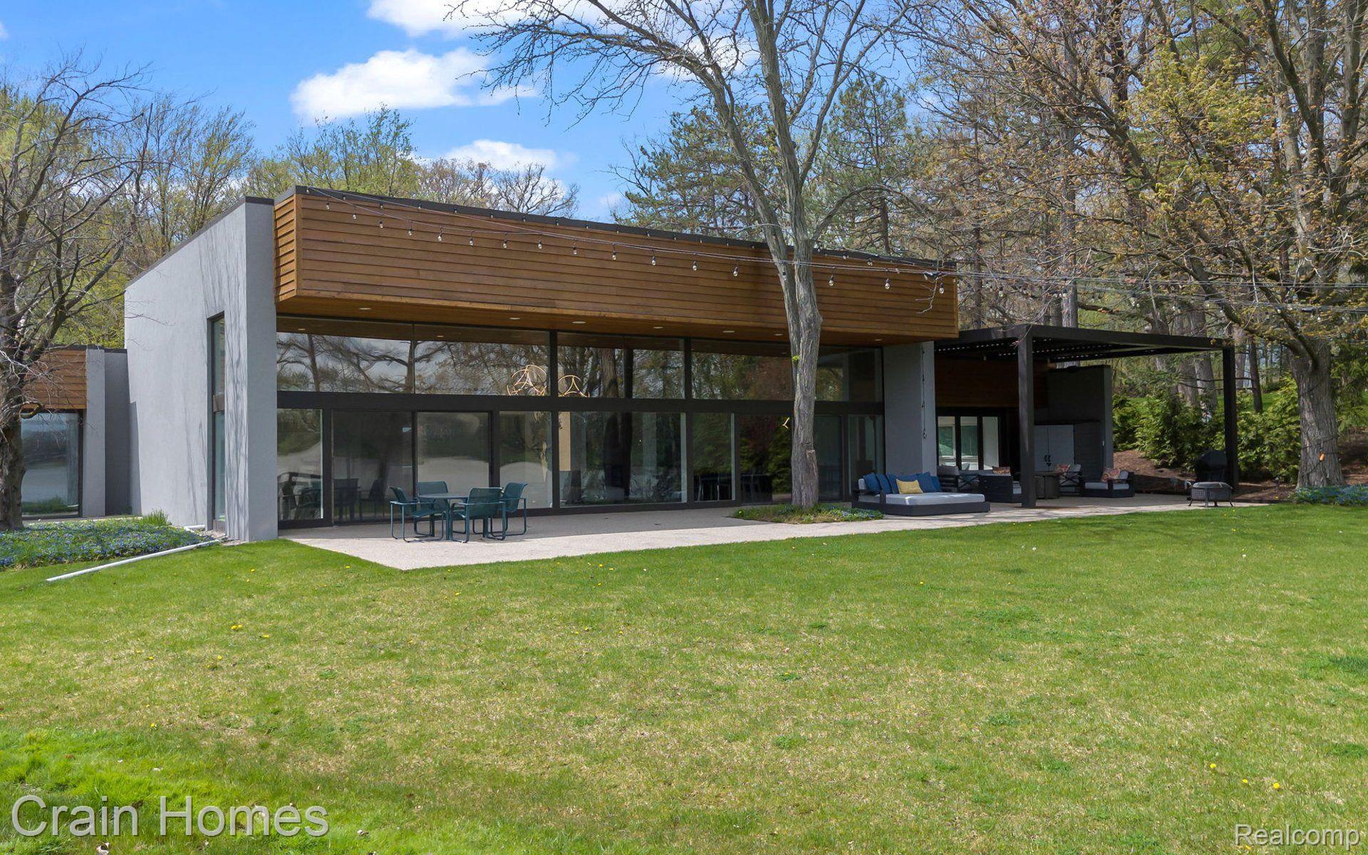 3897 LAKELAND LANE