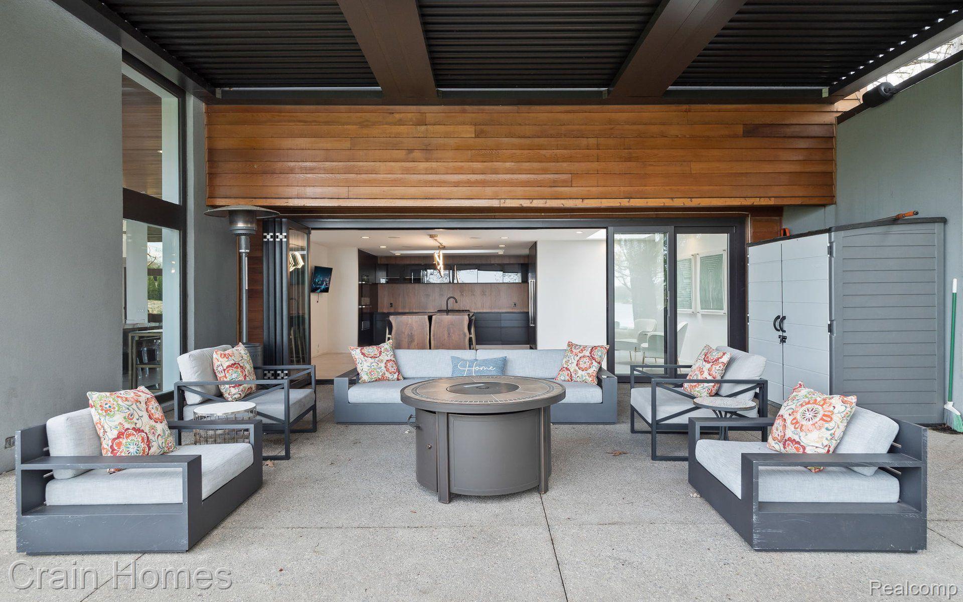 3897 LAKELAND LANE