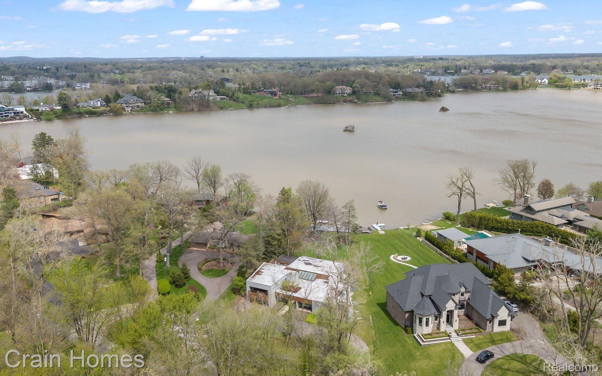 3897 LAKELAND LANE