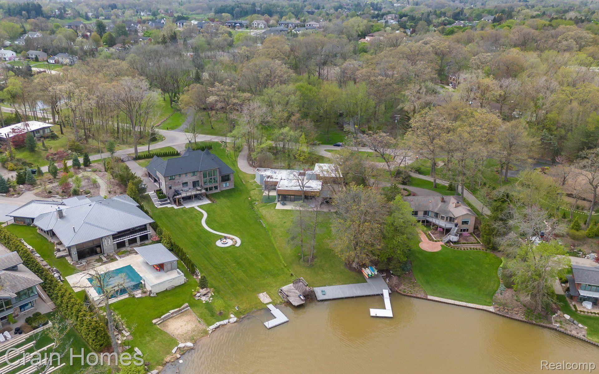 3897 LAKELAND LANE