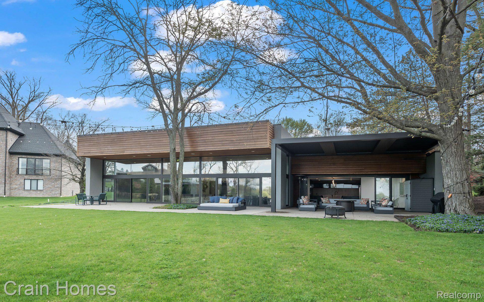 3897 LAKELAND LANE
