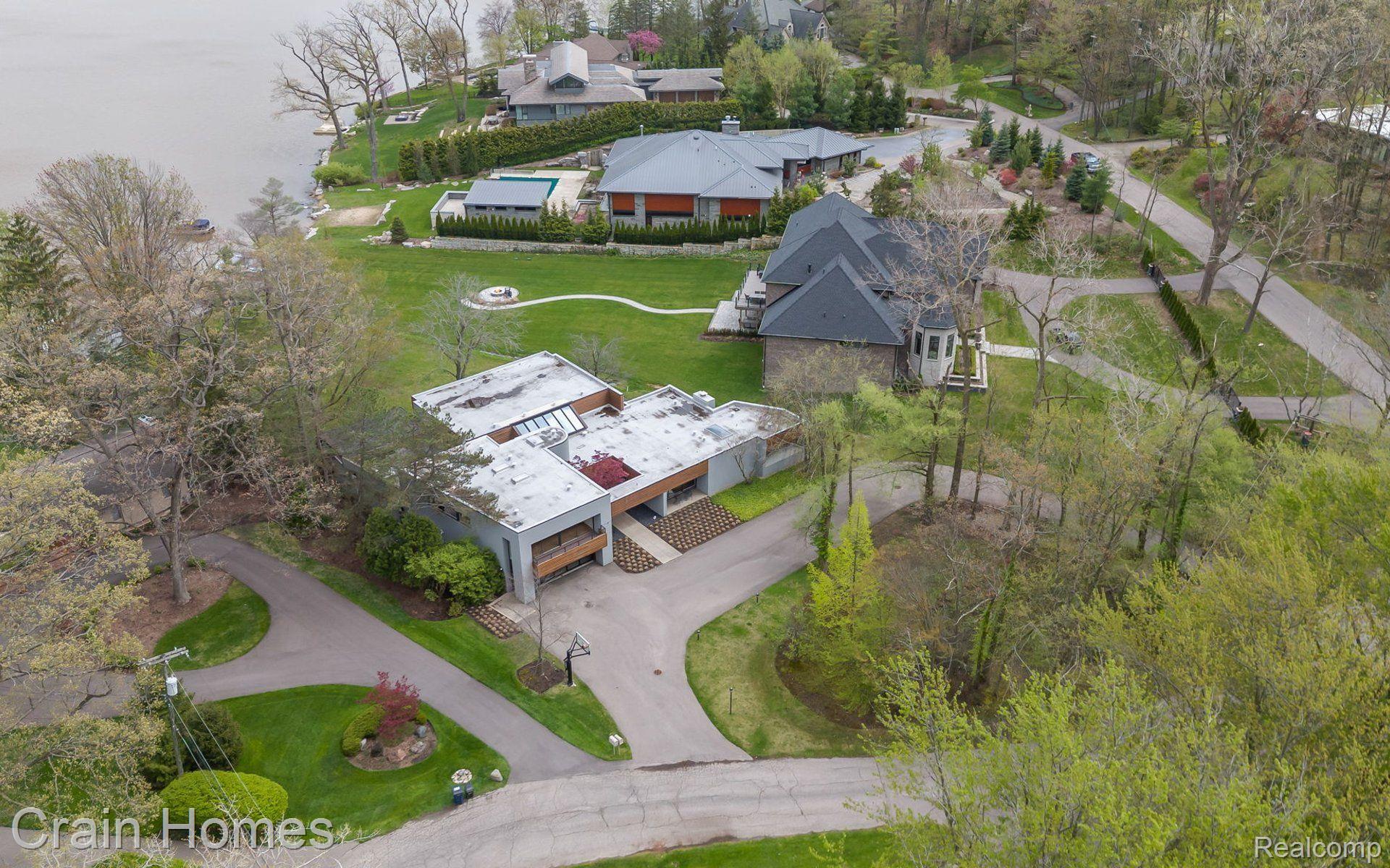 3897 LAKELAND LANE