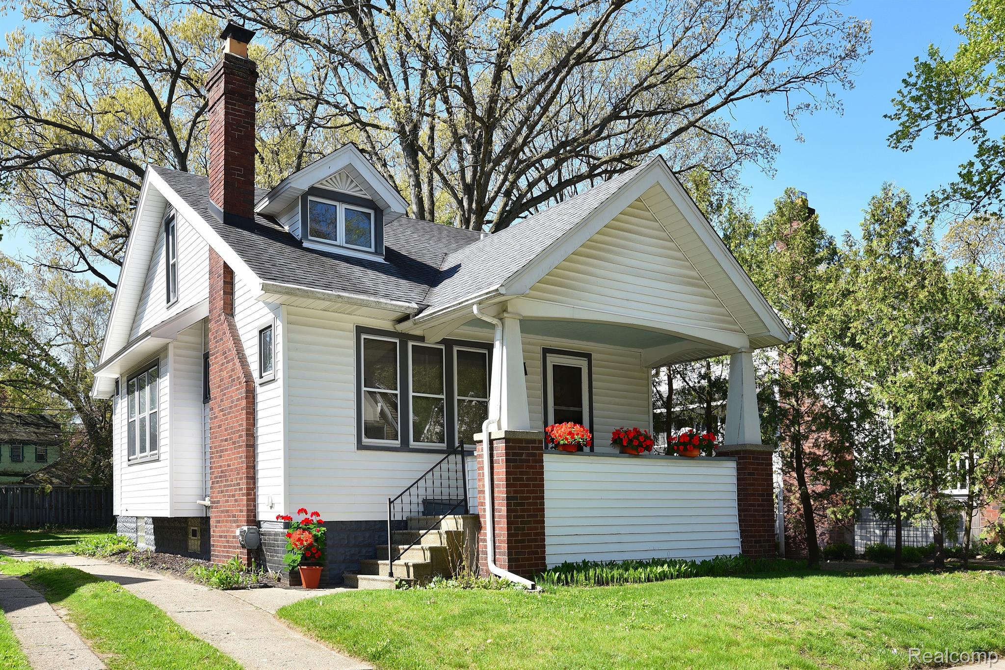 325 W LEWISTON AVENUE