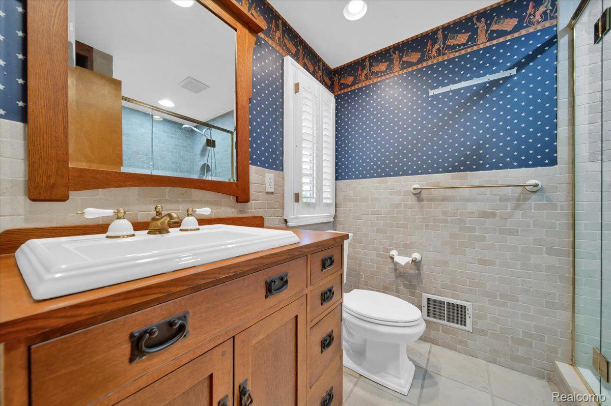1400 FAIRWAY DRIVE