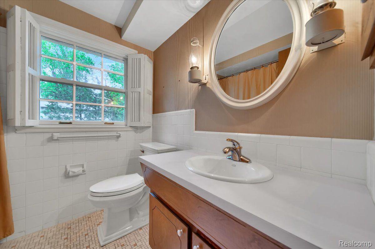 1400 FAIRWAY DRIVE