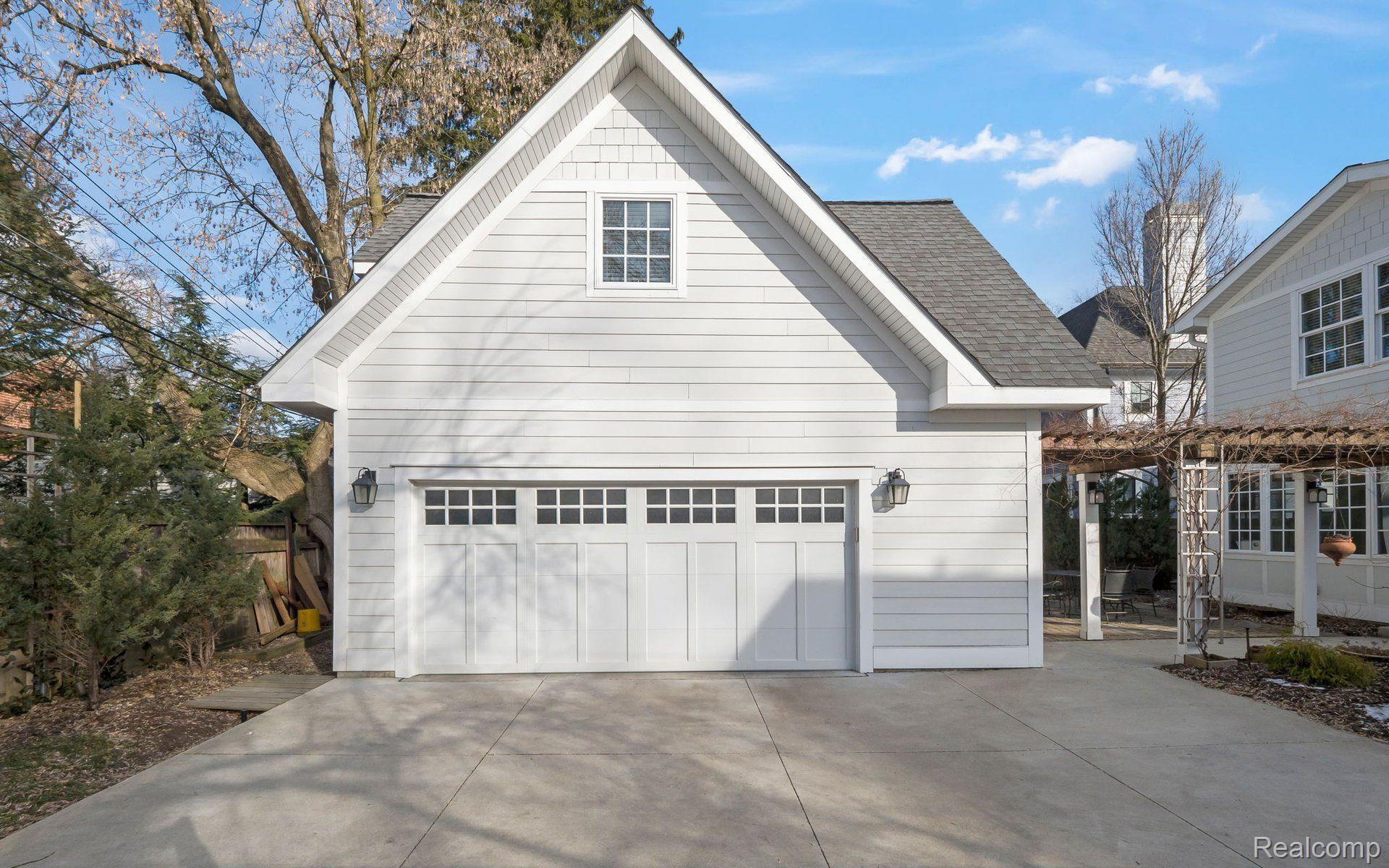 1854 WINTHROP LANE