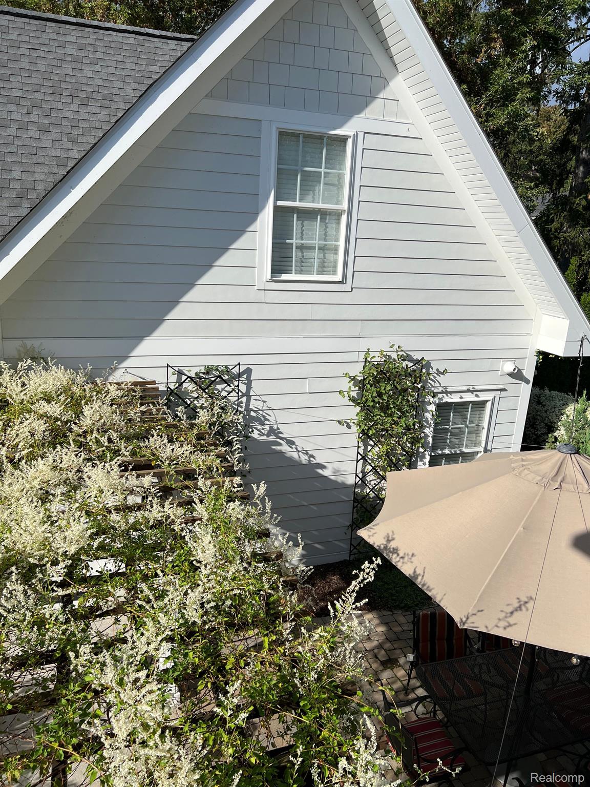 1854 WINTHROP LANE