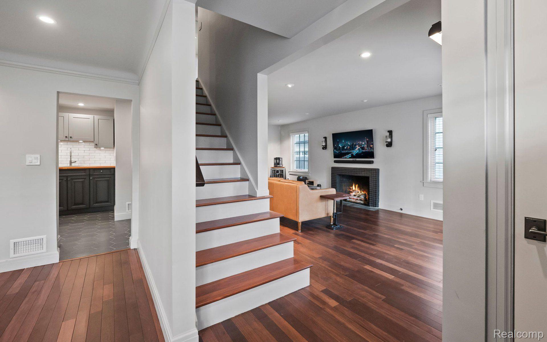 1854 WINTHROP LANE