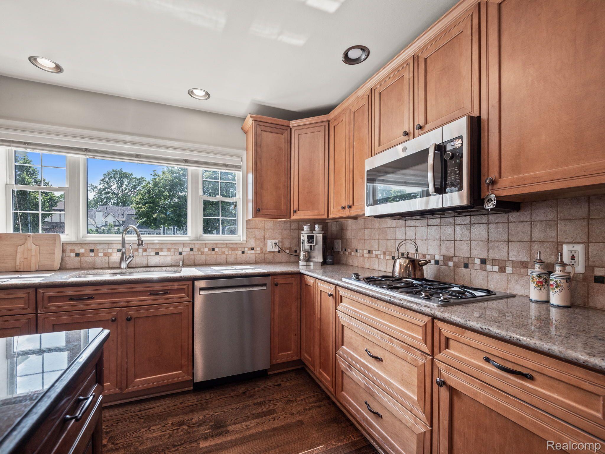 299 WESTCHESTER WAY