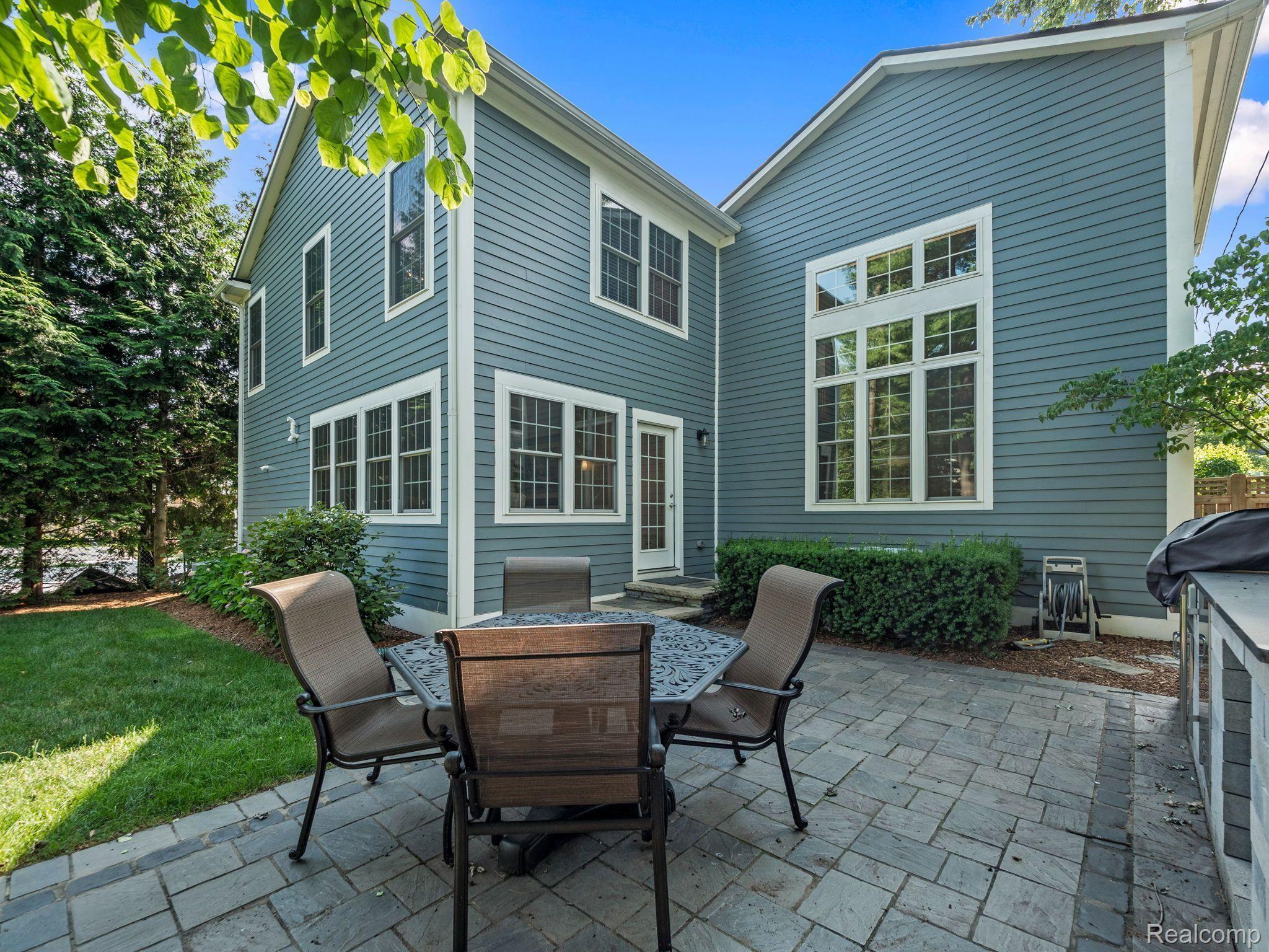 299 WESTCHESTER WAY
