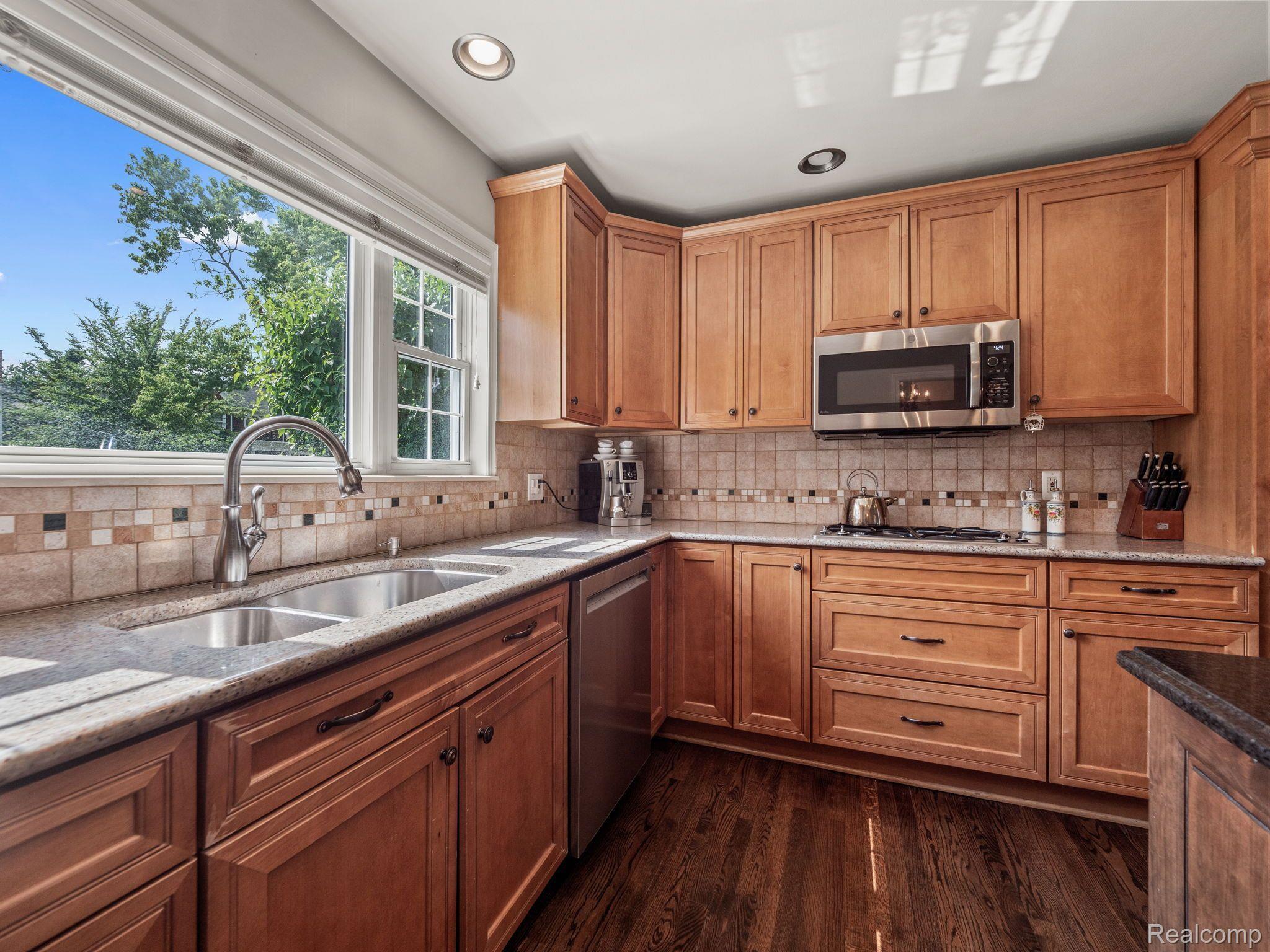 299 WESTCHESTER WAY
