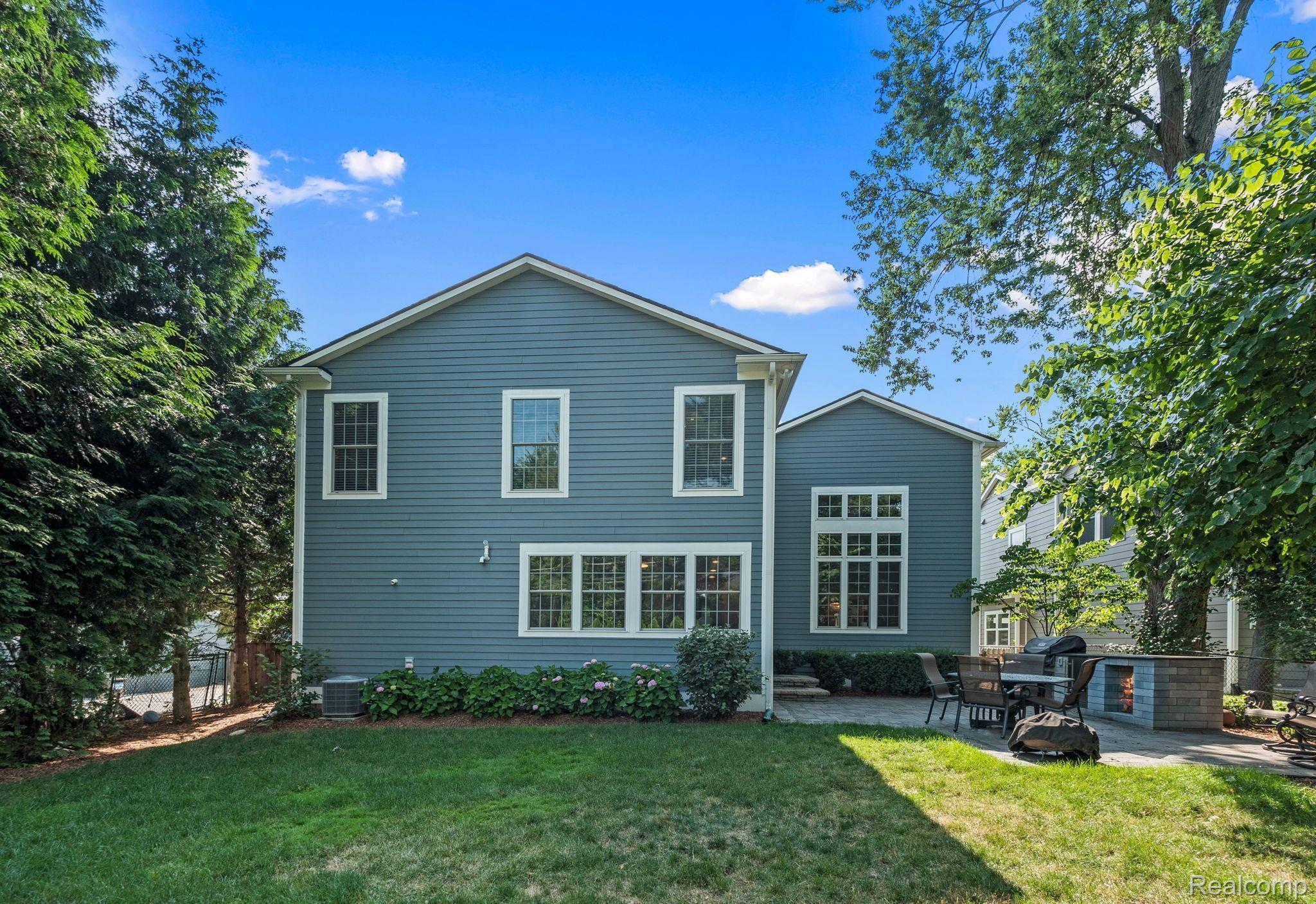 299 WESTCHESTER WAY