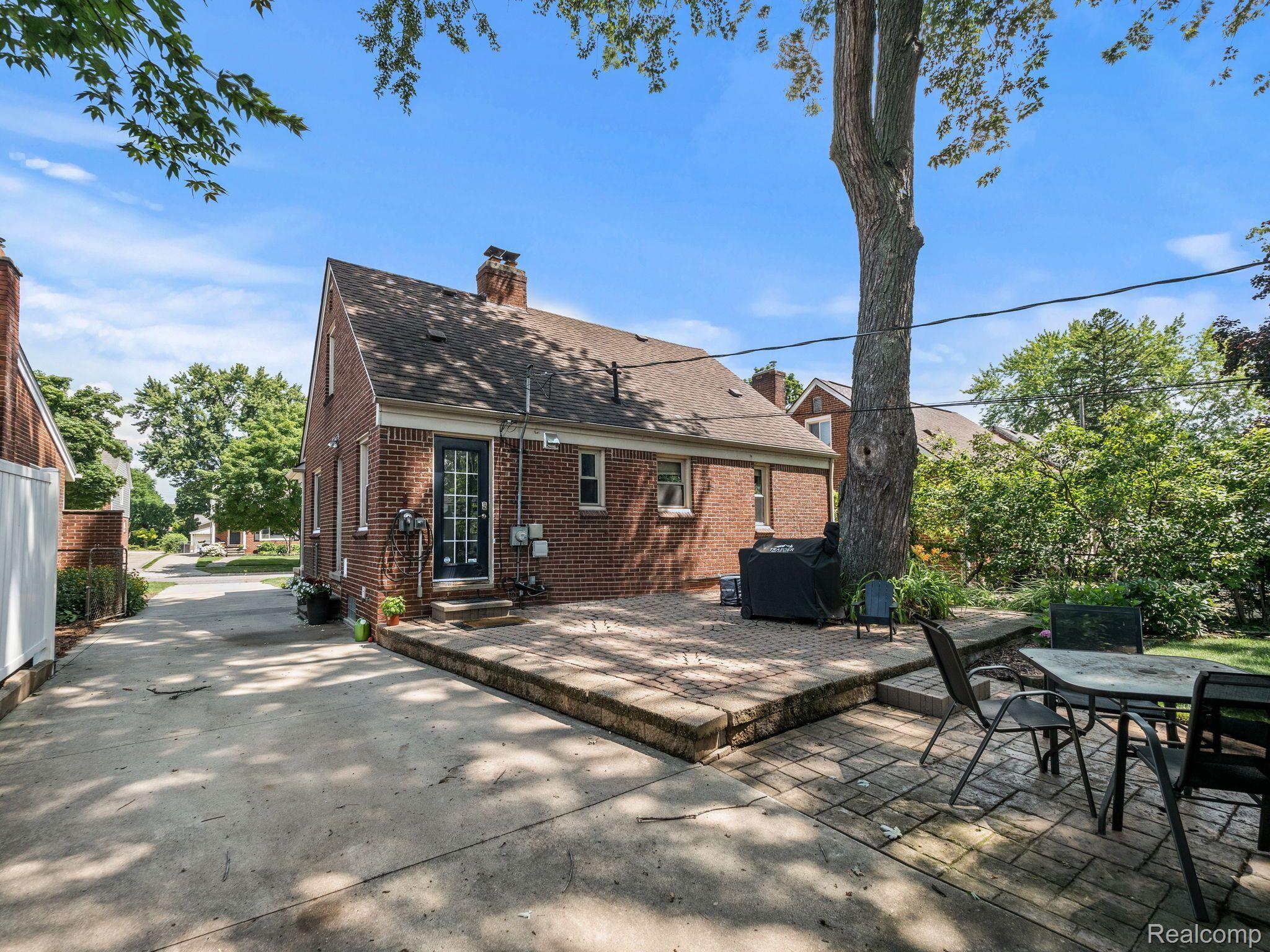 2806 PEMBROKE ROAD