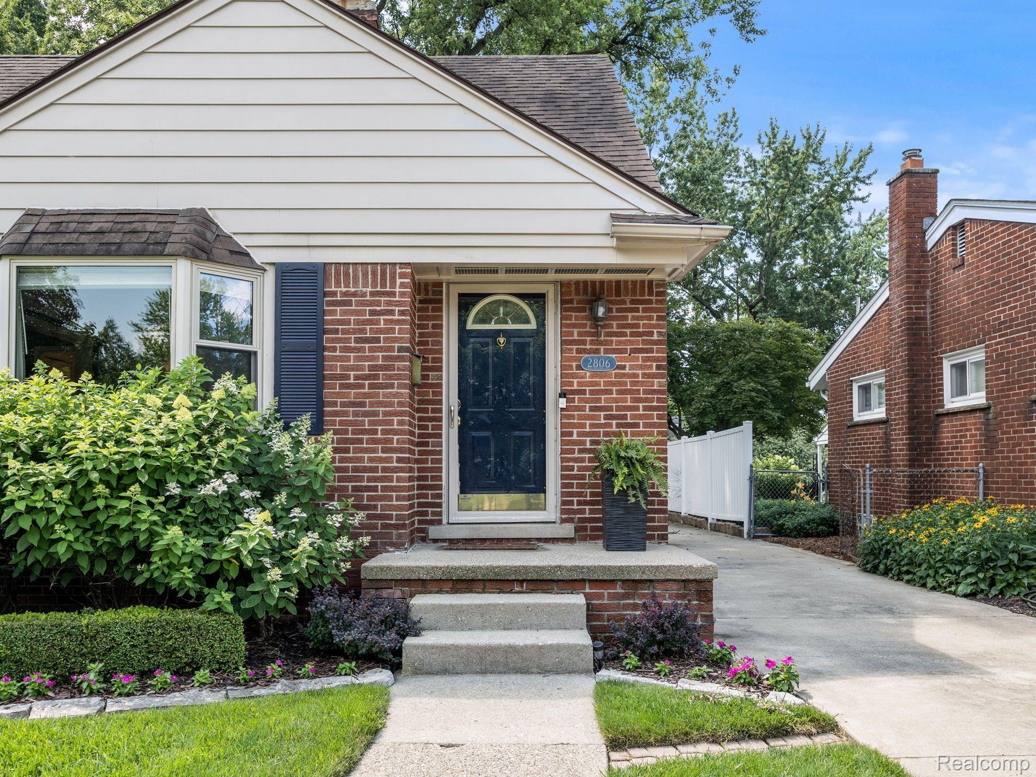 2806 PEMBROKE ROAD