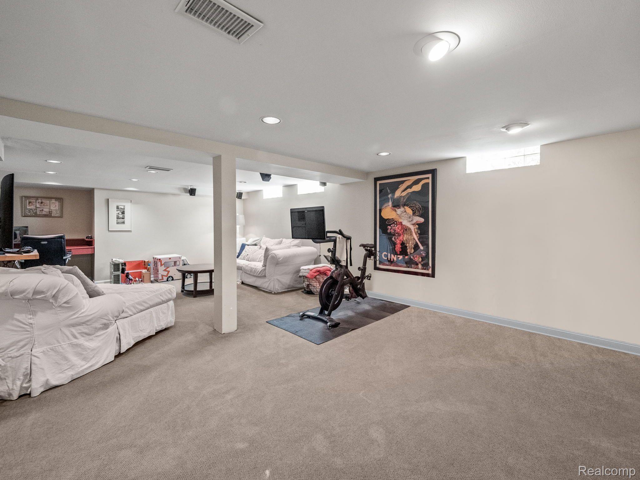 2806 PEMBROKE ROAD