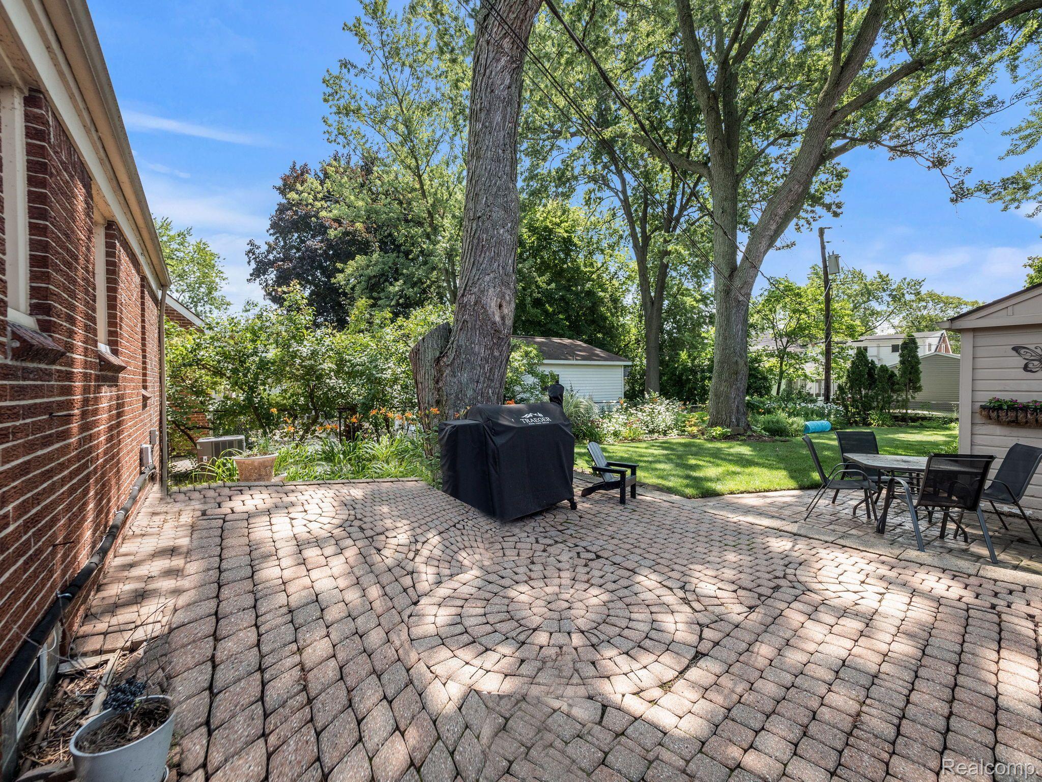 2806 PEMBROKE ROAD