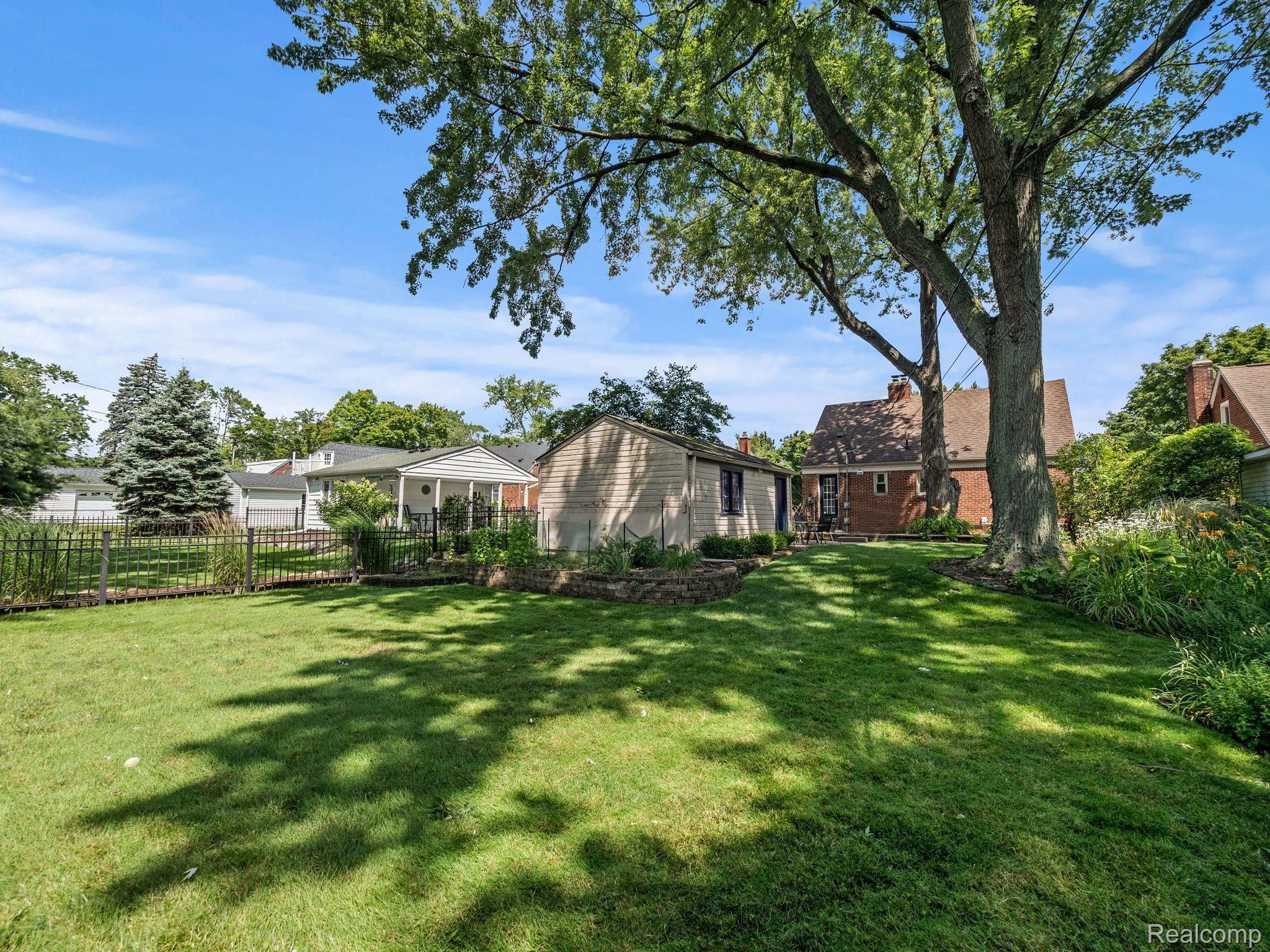 2806 PEMBROKE ROAD