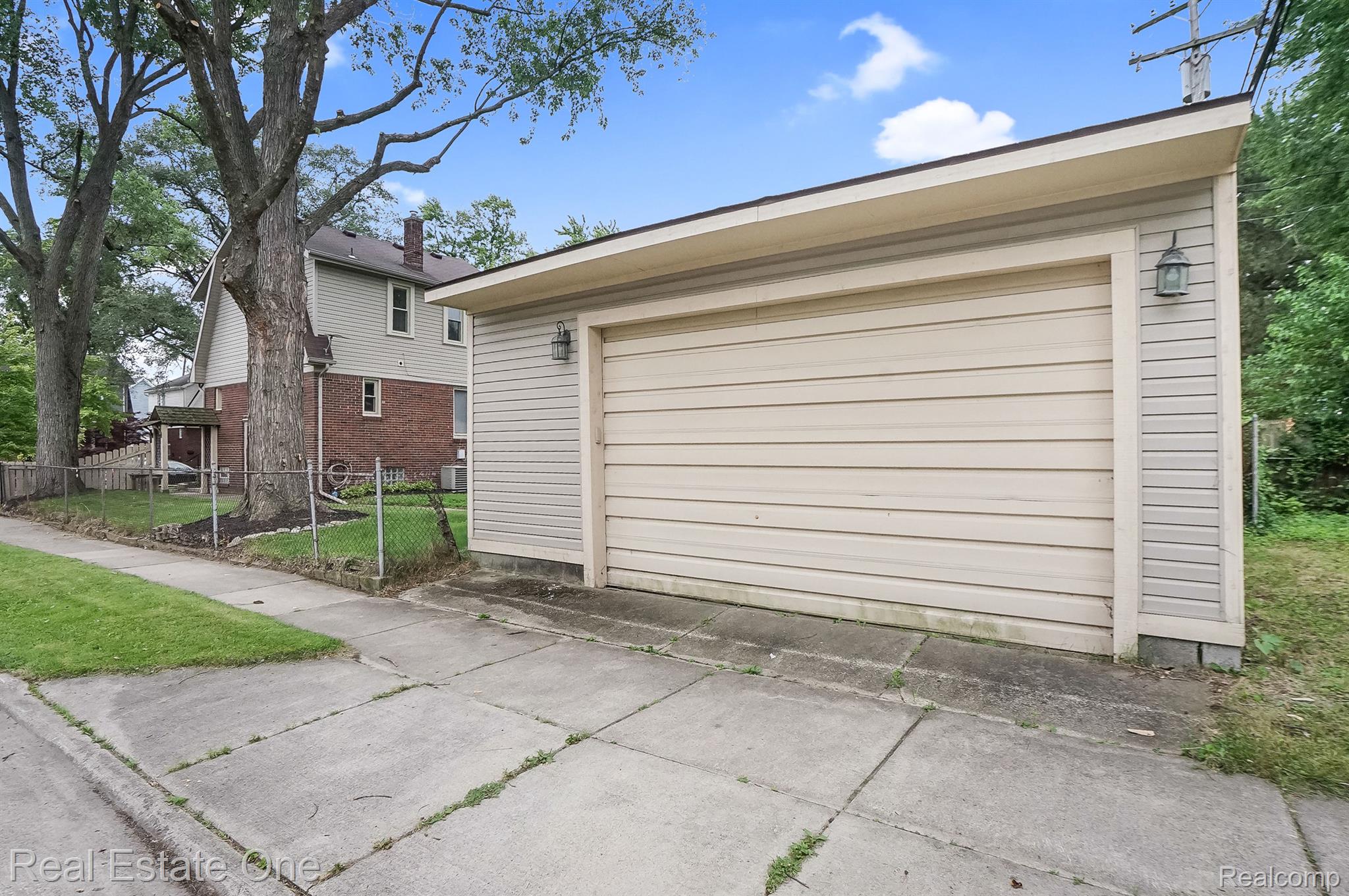 233 N EDISON AVENUE