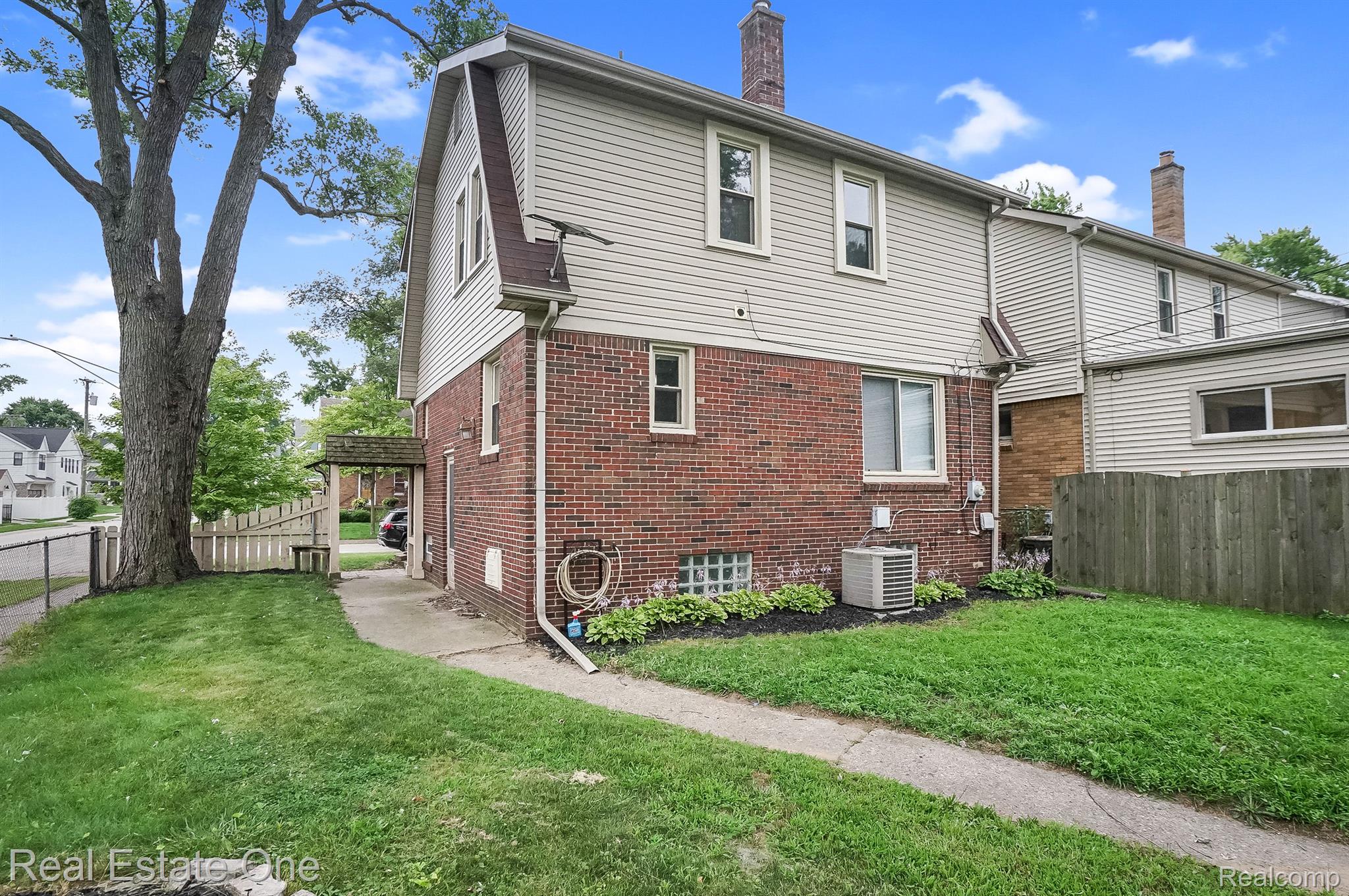 233 N EDISON AVENUE