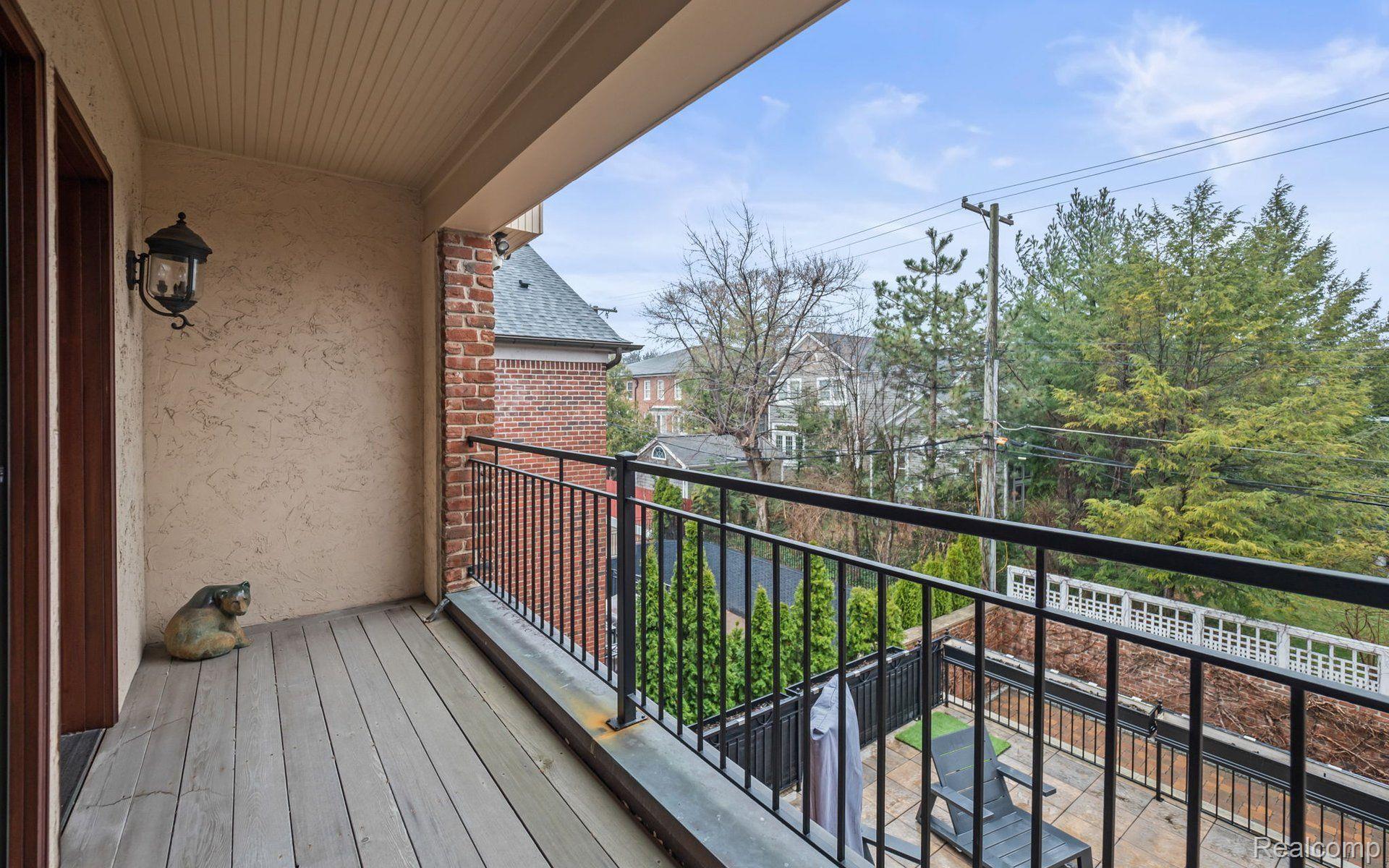 324 W BROWN STREET