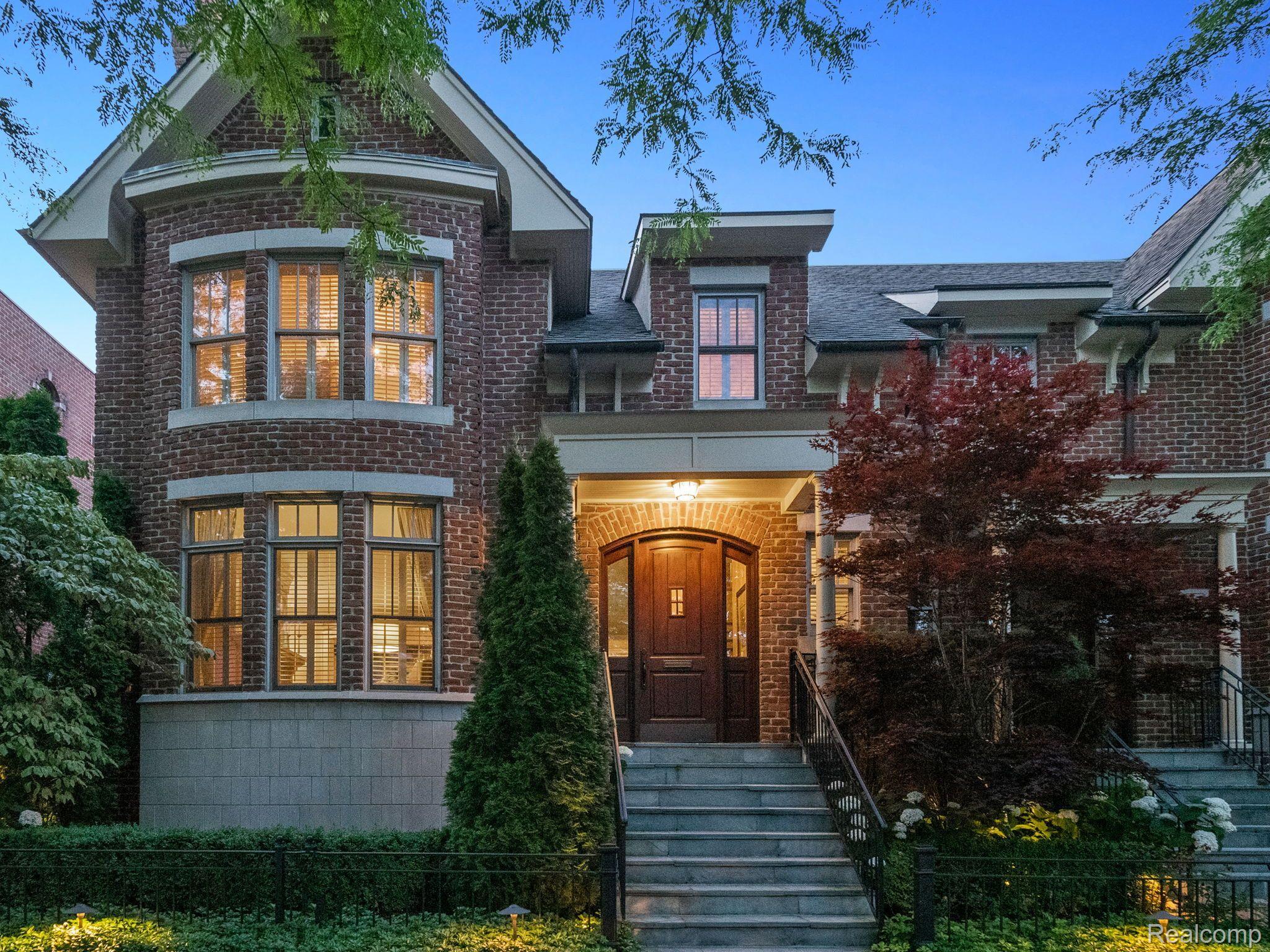 324 W BROWN STREET