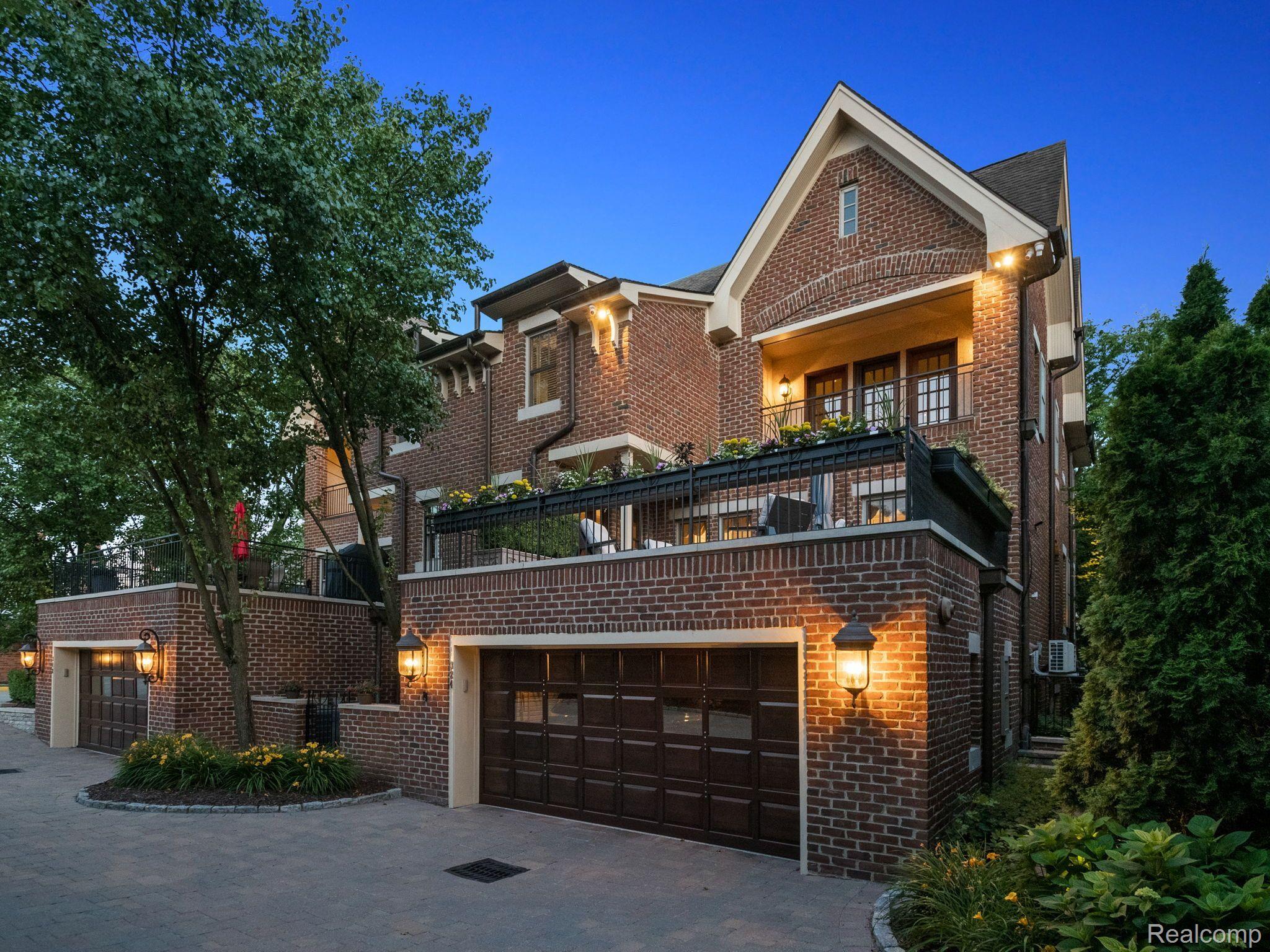 324 W BROWN STREET