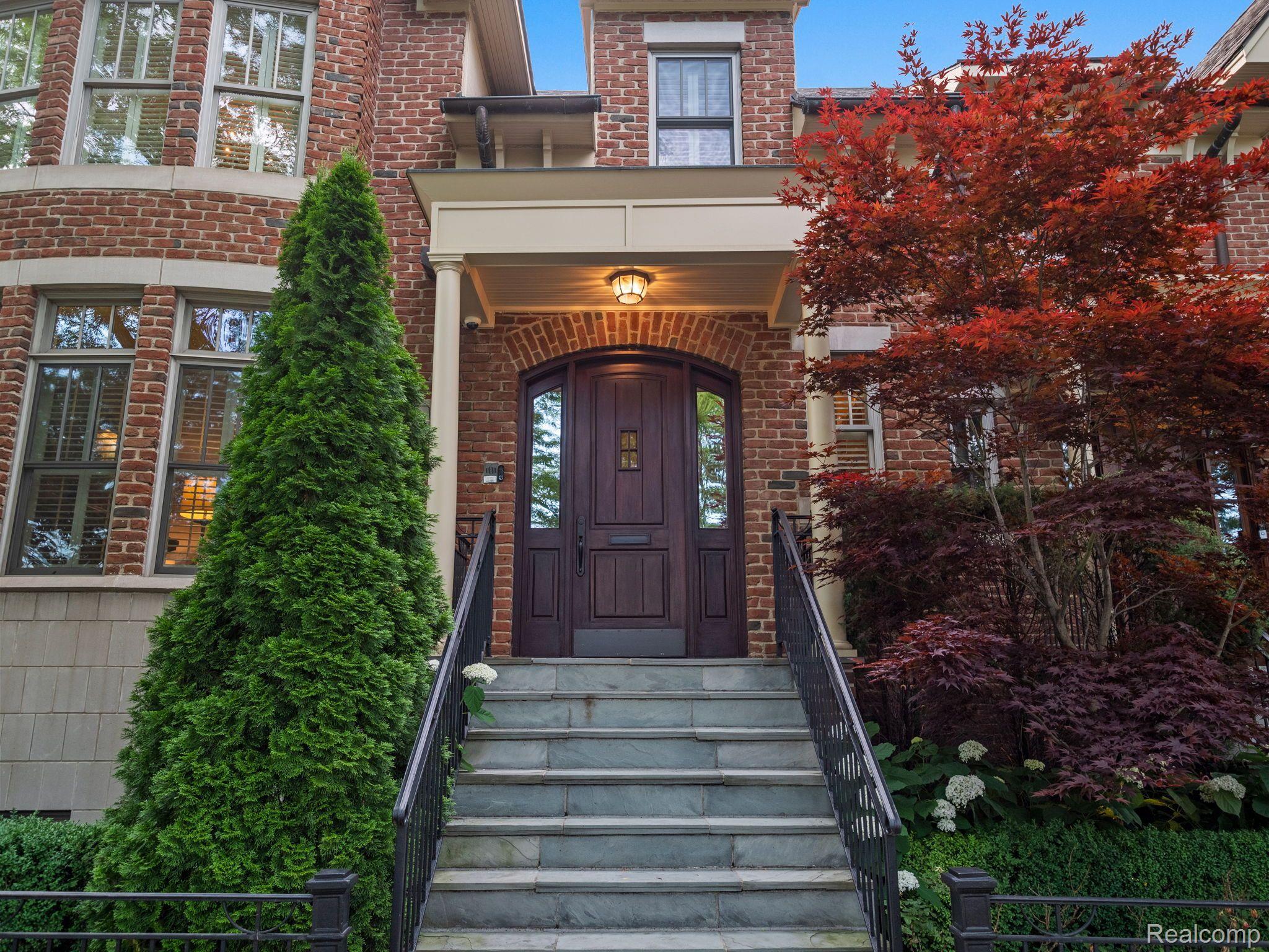 324 W BROWN STREET