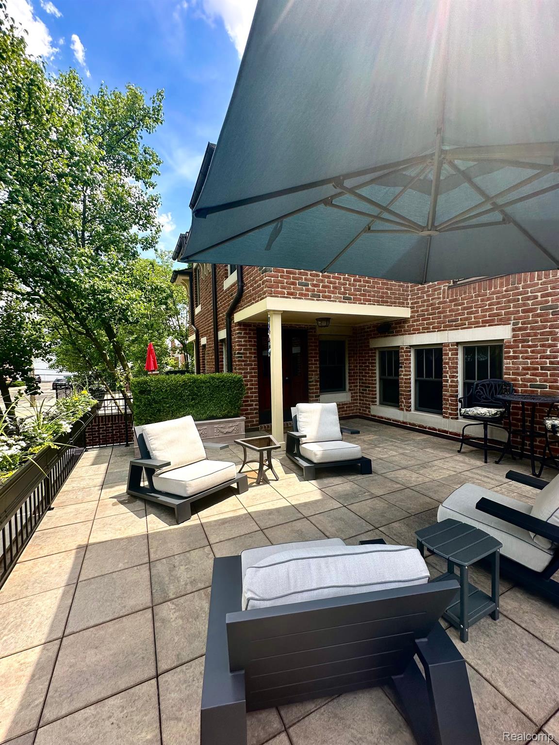 324 W BROWN STREET