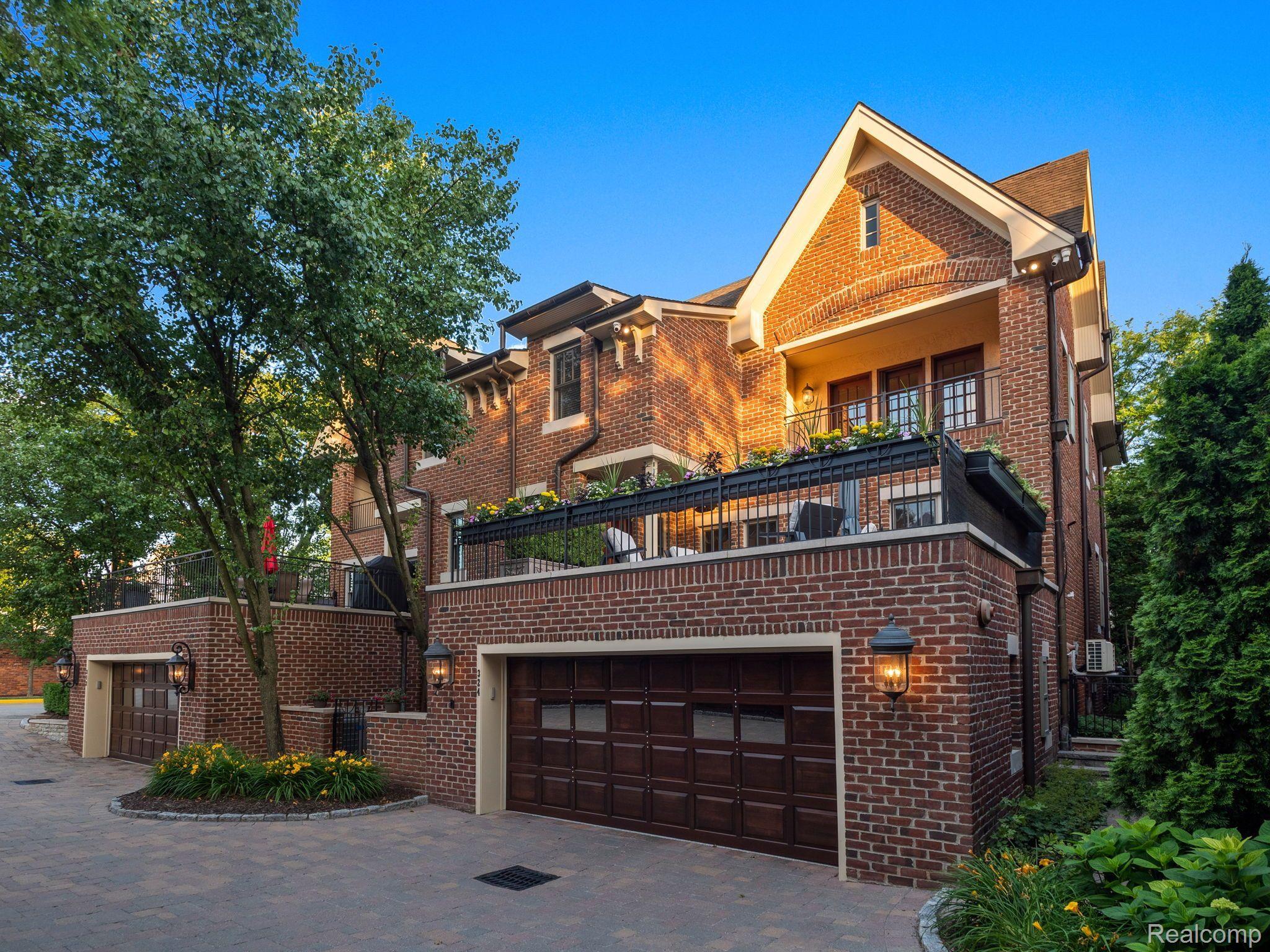 324 W BROWN STREET