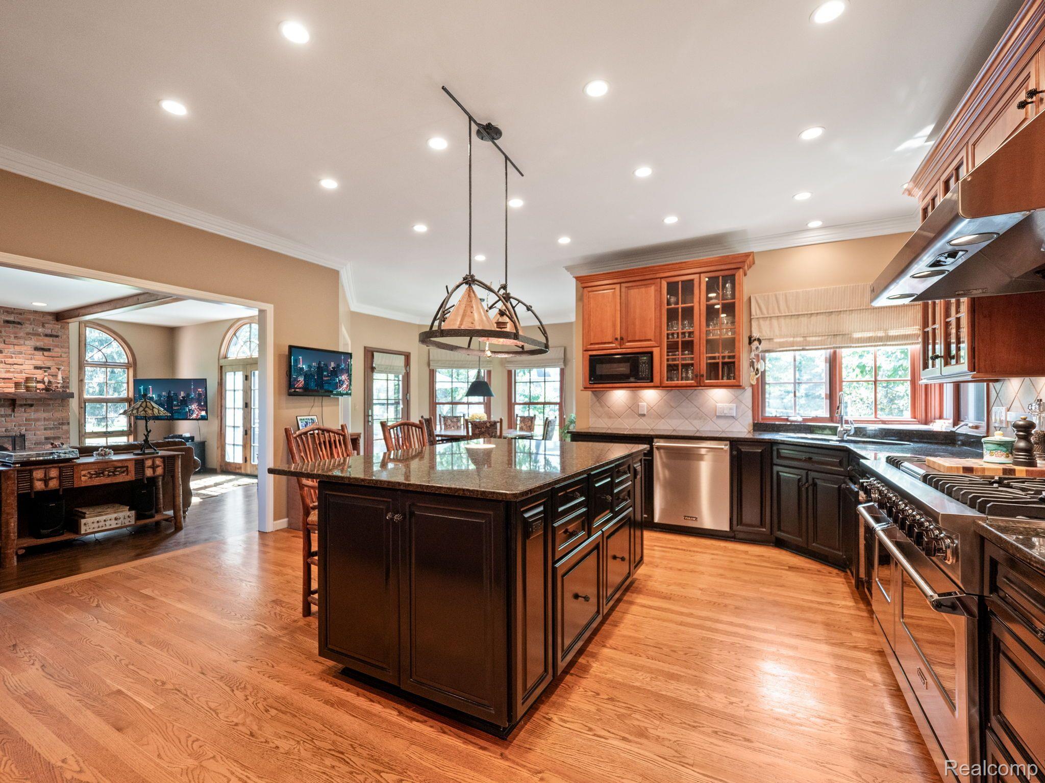 3513 SHAKESPEARE DRIVE