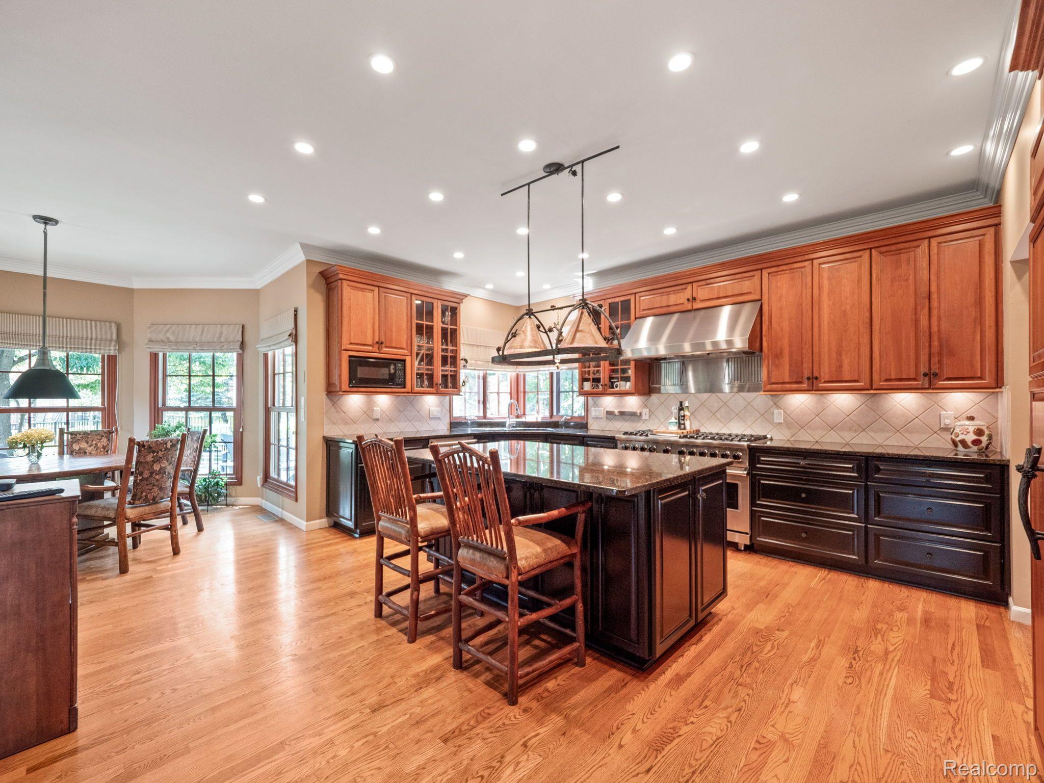 3513 SHAKESPEARE DRIVE