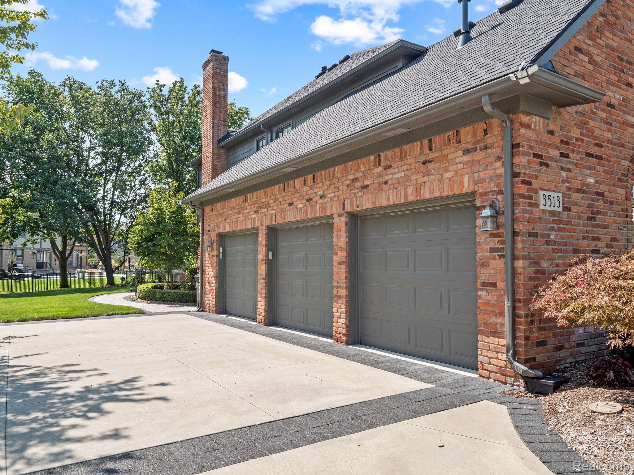 3513 SHAKESPEARE DRIVE