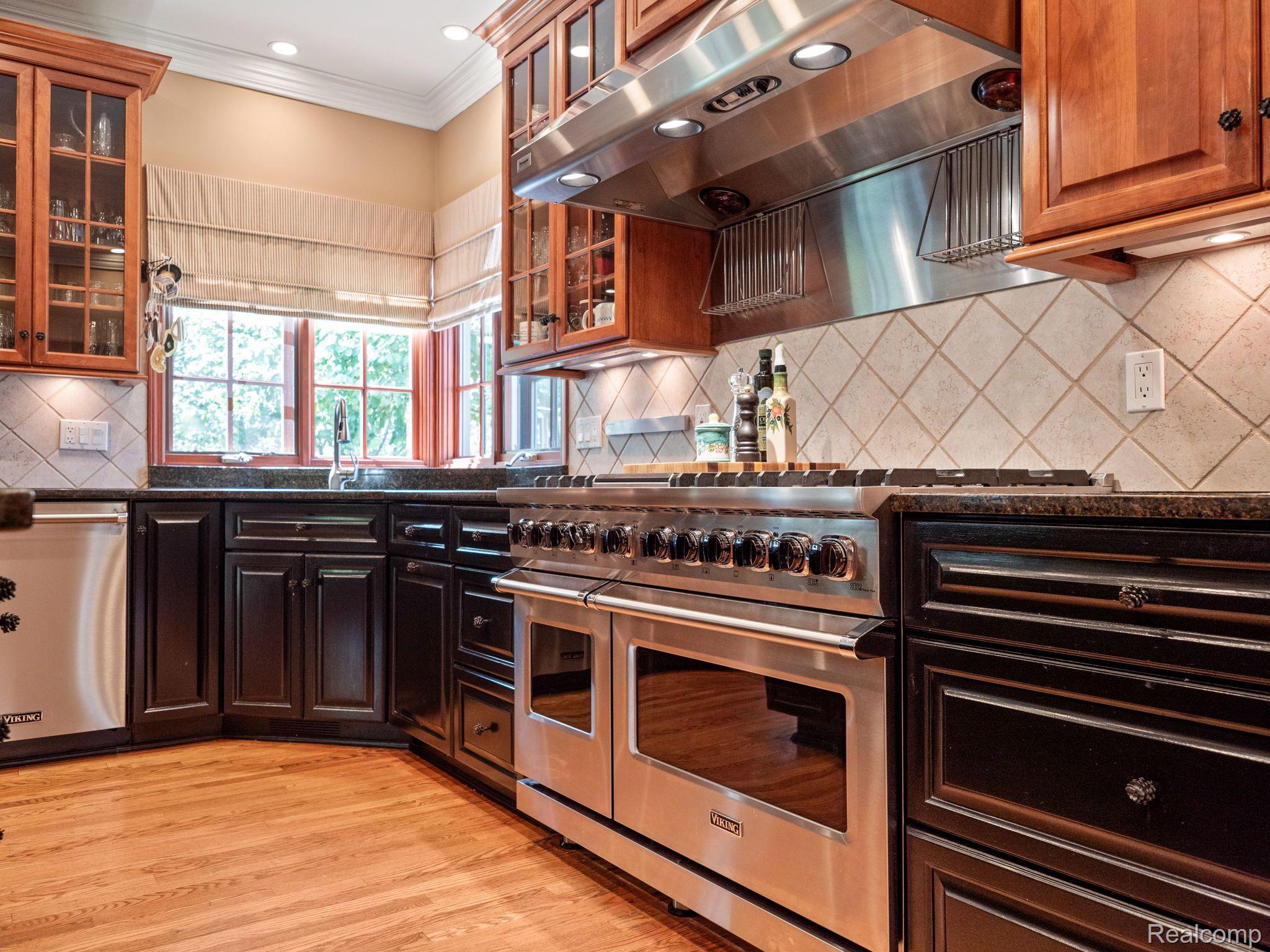 3513 SHAKESPEARE DRIVE