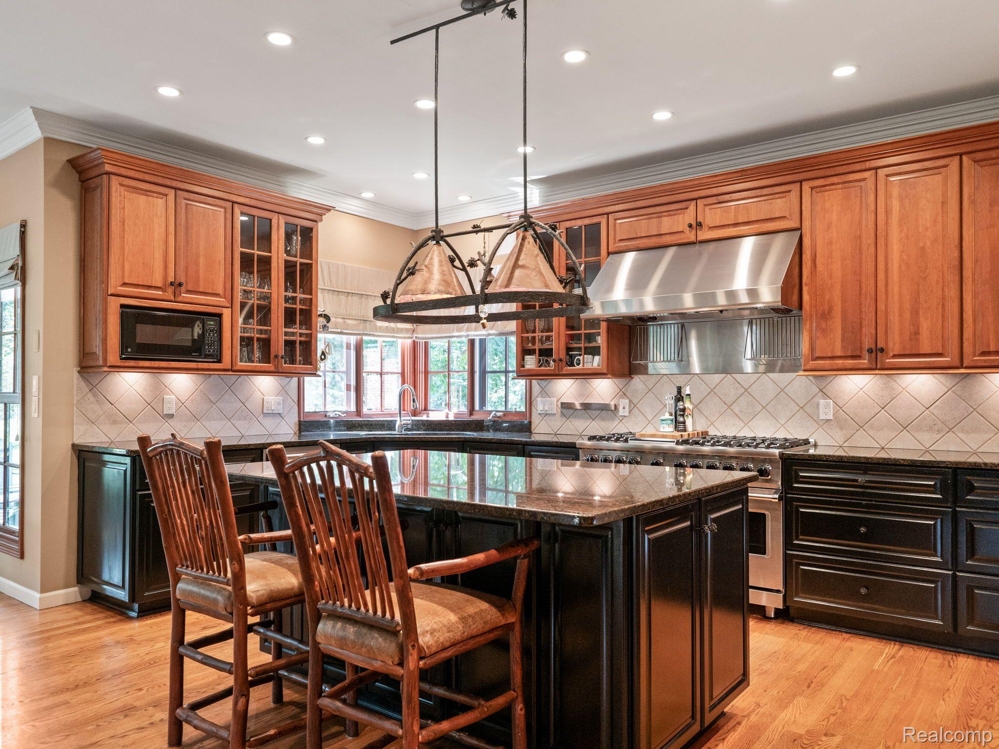 3513 SHAKESPEARE DRIVE